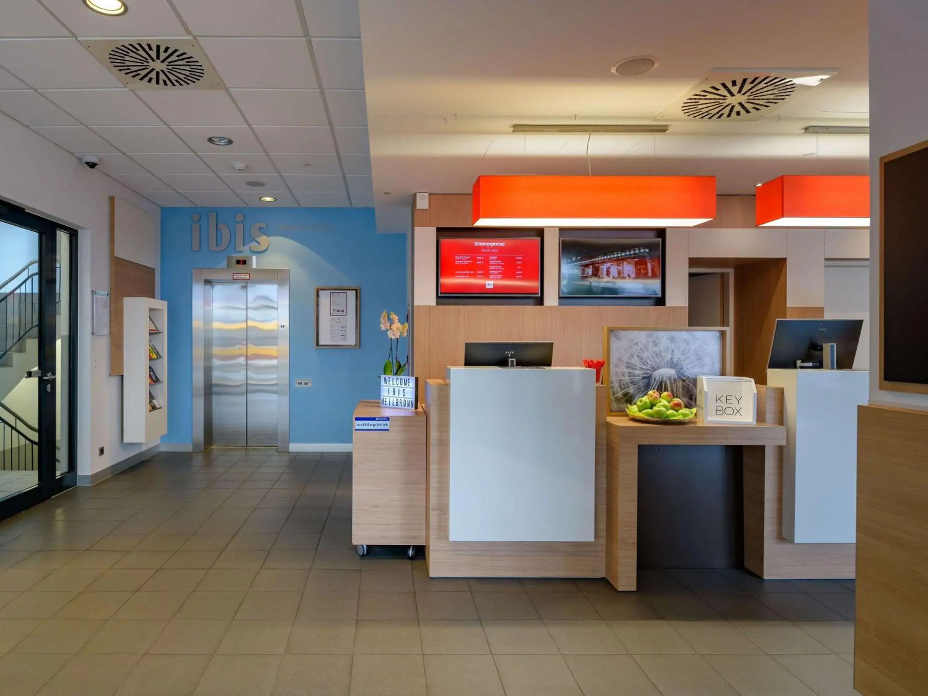 Property building, Lobby/Reception in ibis Heilbronn City