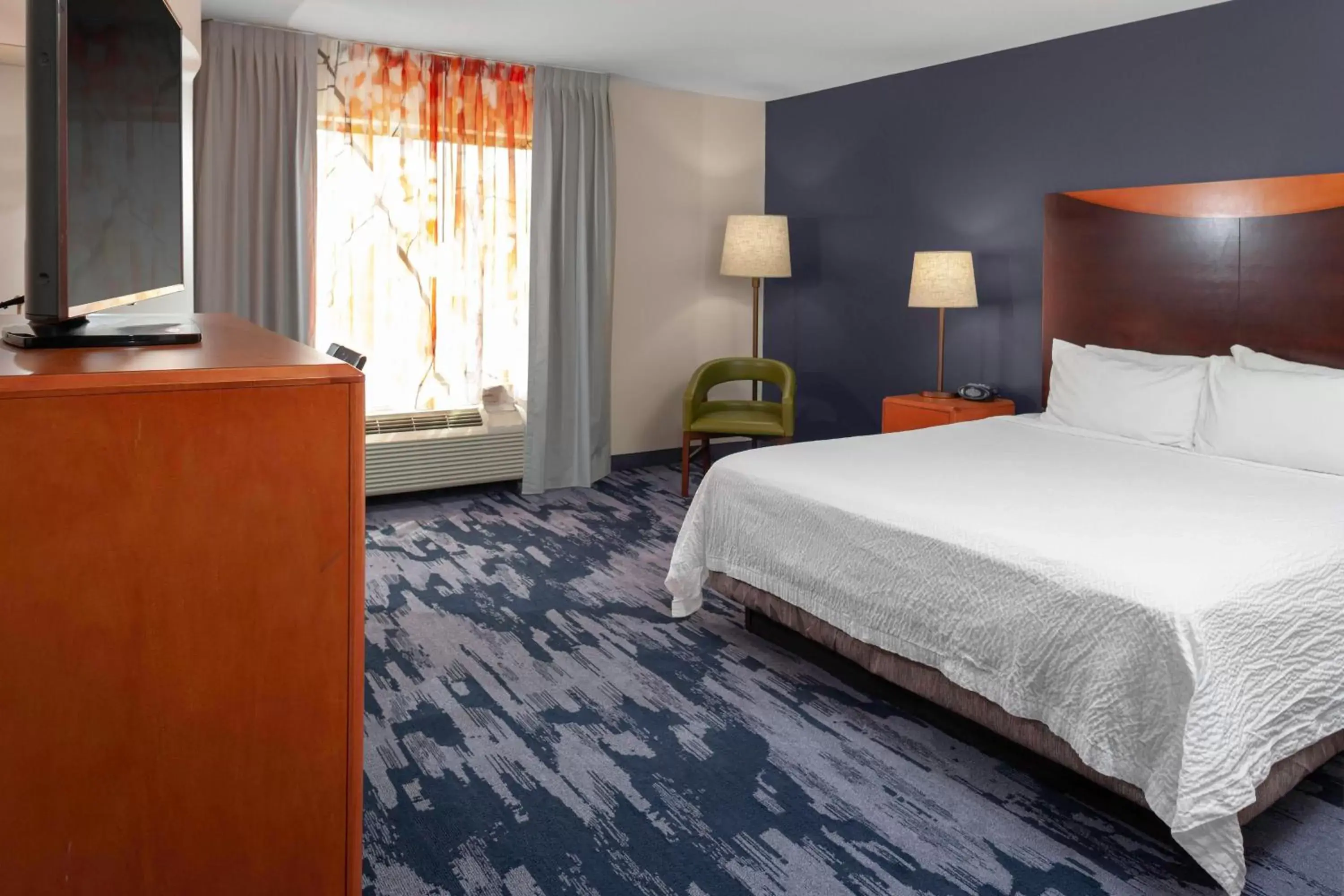 Photo of the whole room, Bed in Fairfield Inn & Suites by Marriott Matthews Charlotte