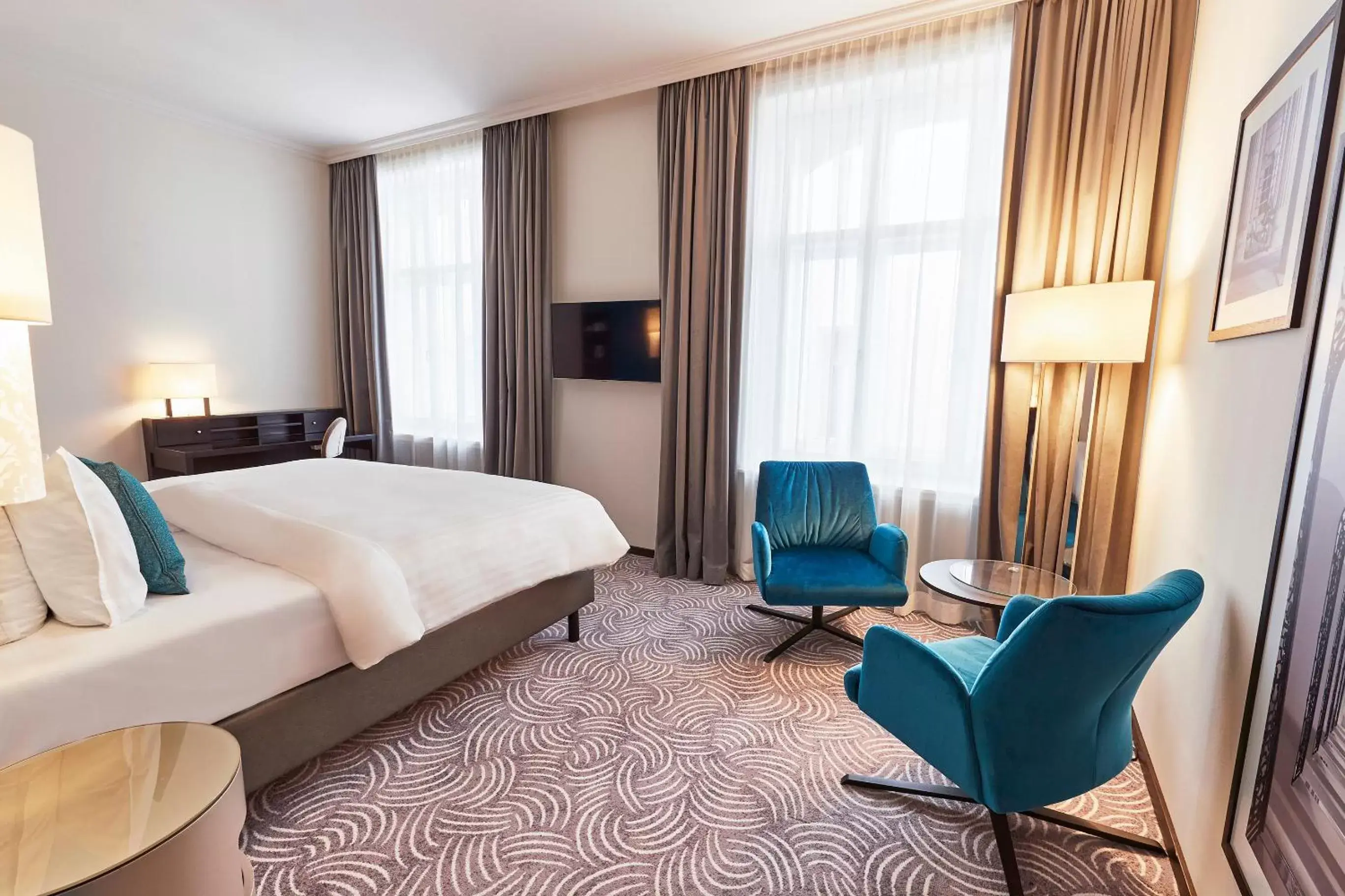 Photo of the whole room, Bed in Steigenberger Hotel Herrenhof Photo of the whole room, Bed in Steigenberger Hotel Herrenhof