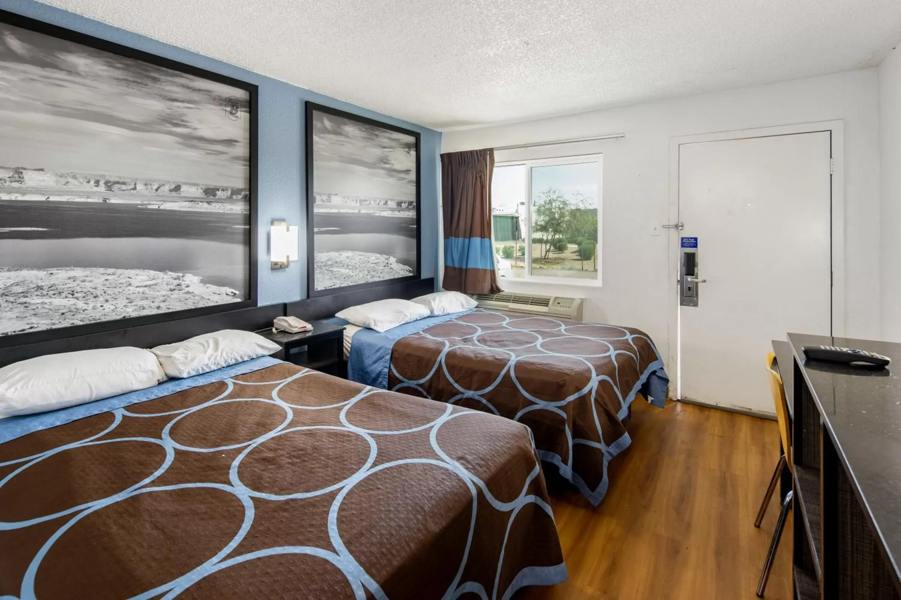 Bedroom, Bed in Super 8 by Wyndham Phoenix West