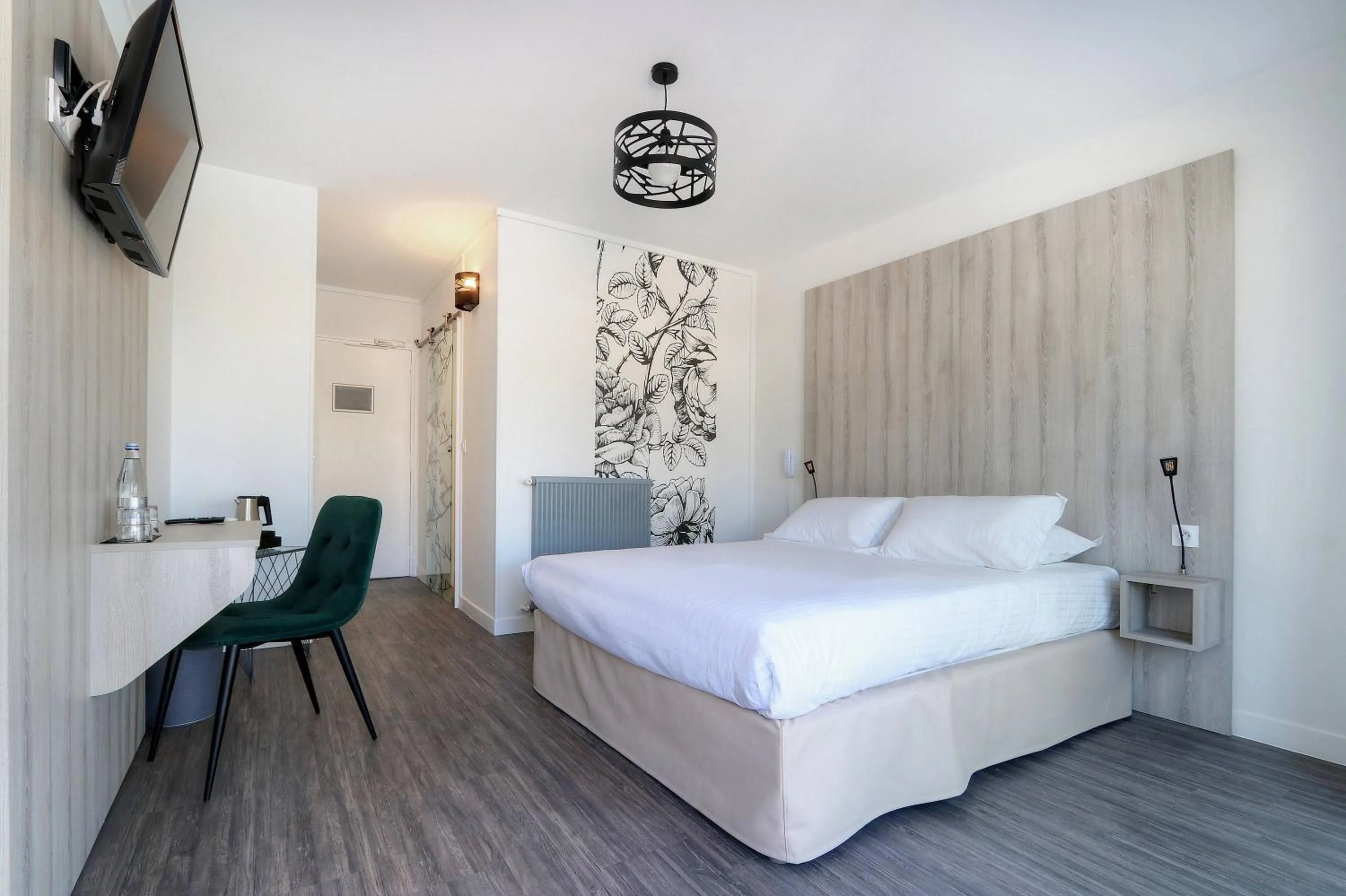 Photo of the whole room, Bed in Best Western Hôtel Le Bellevue Quiberon