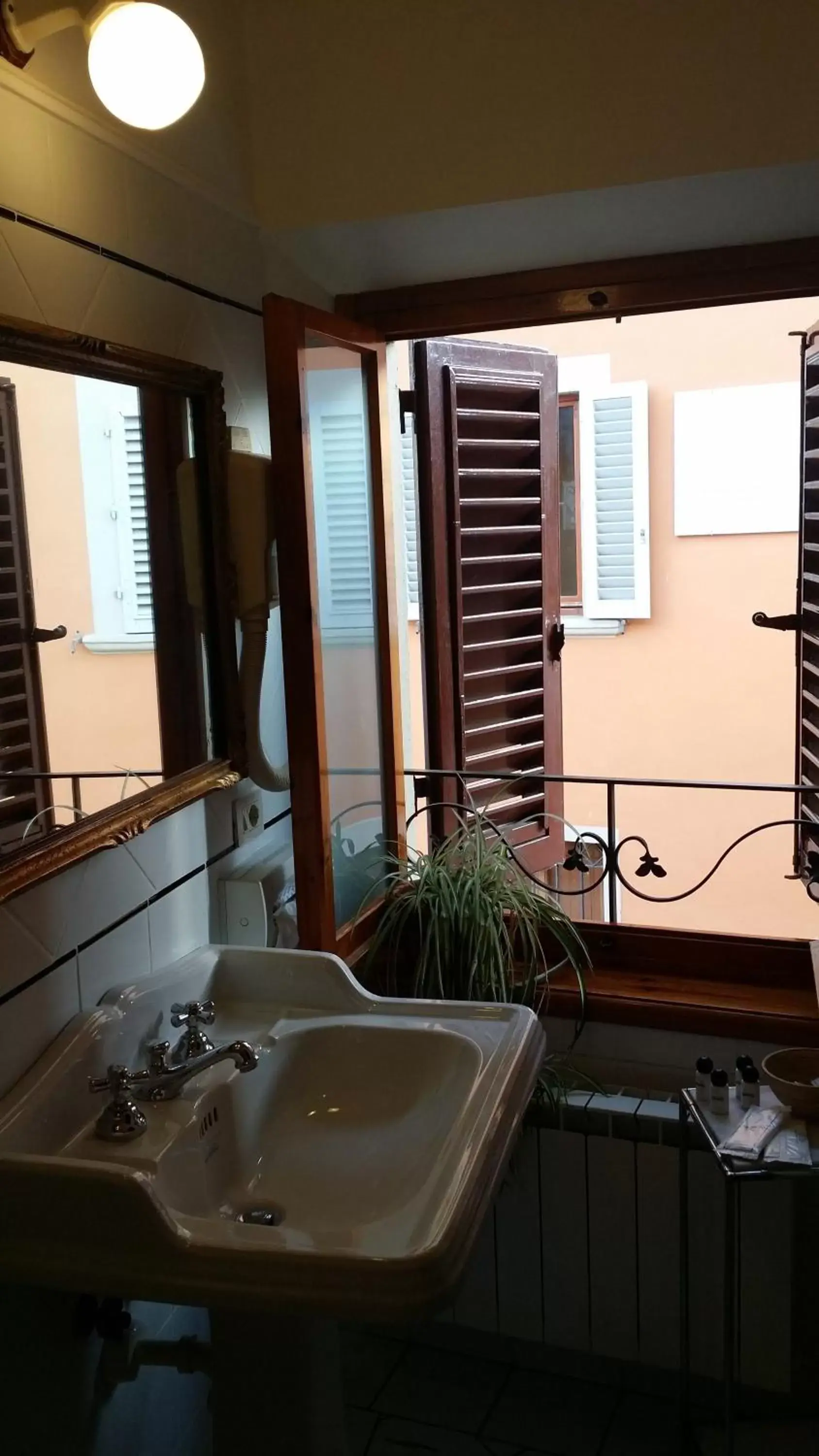 Bathroom in Albergo La Felicina - Mugello
