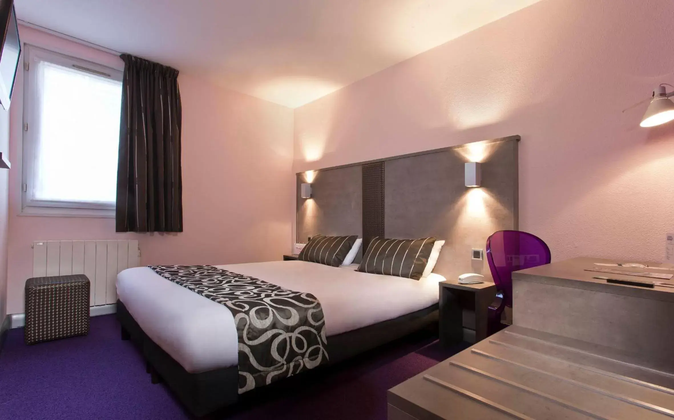 View (from property/room), Bed in Tourhotel Blois