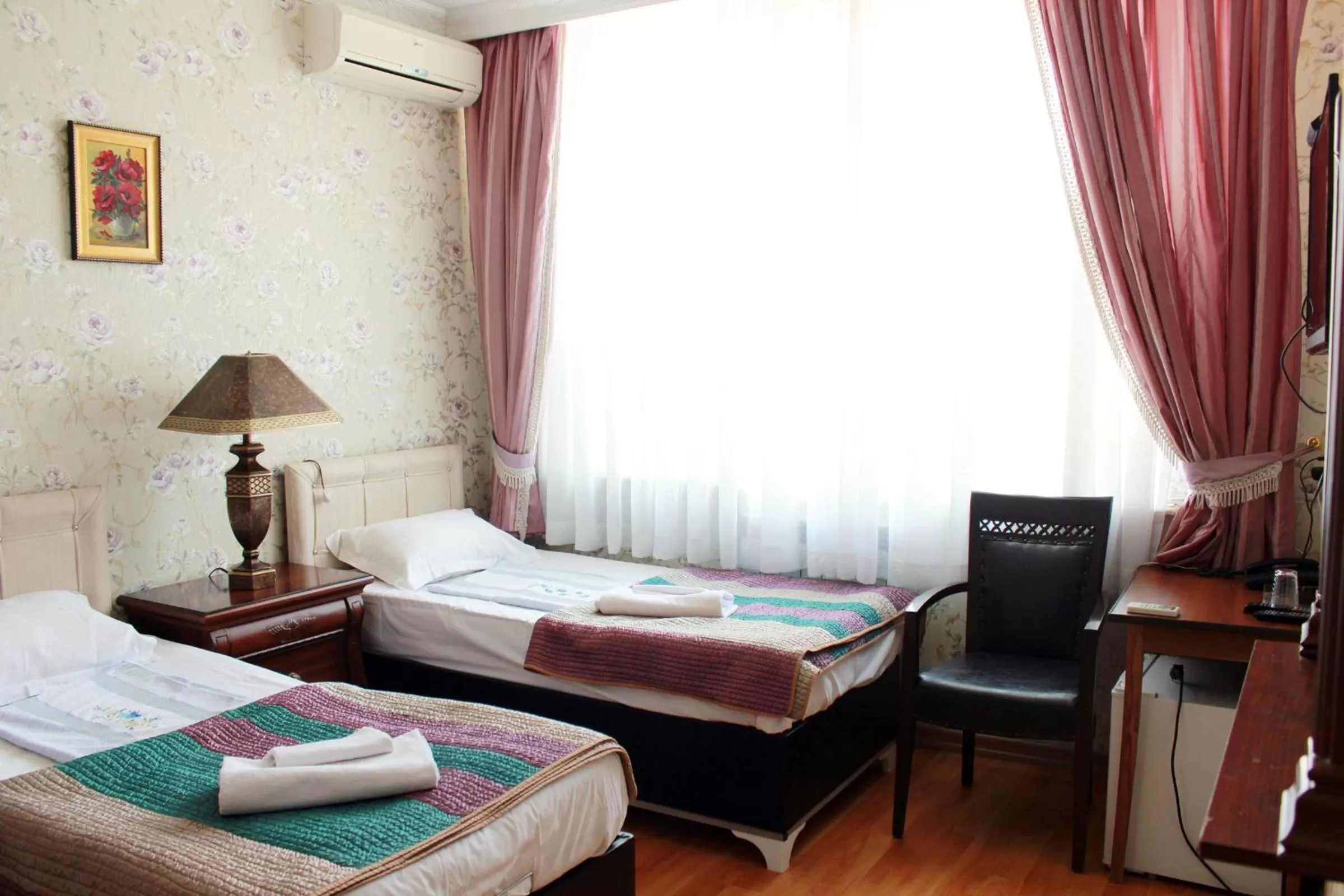 Bed in Hotel Elegant Garden