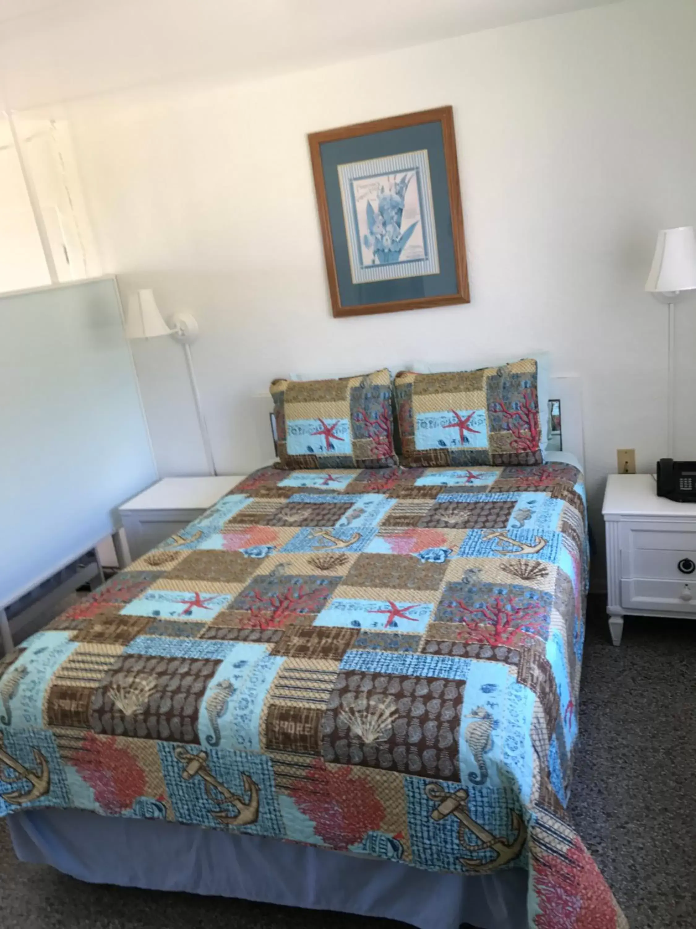 Bed in South Beach Inn - Cocoa Beach