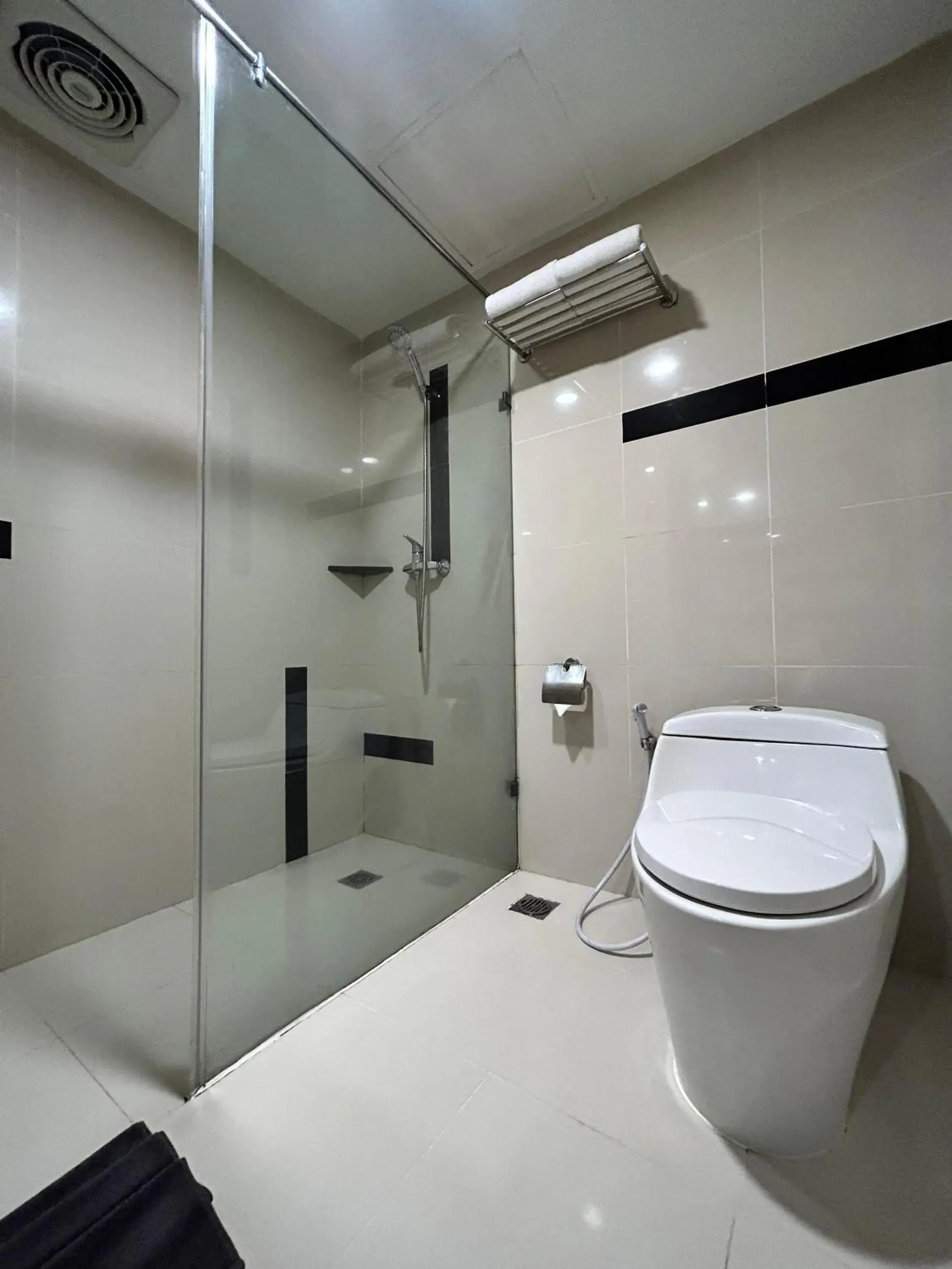 Bathroom in Orchardz Jayakarta Hotel