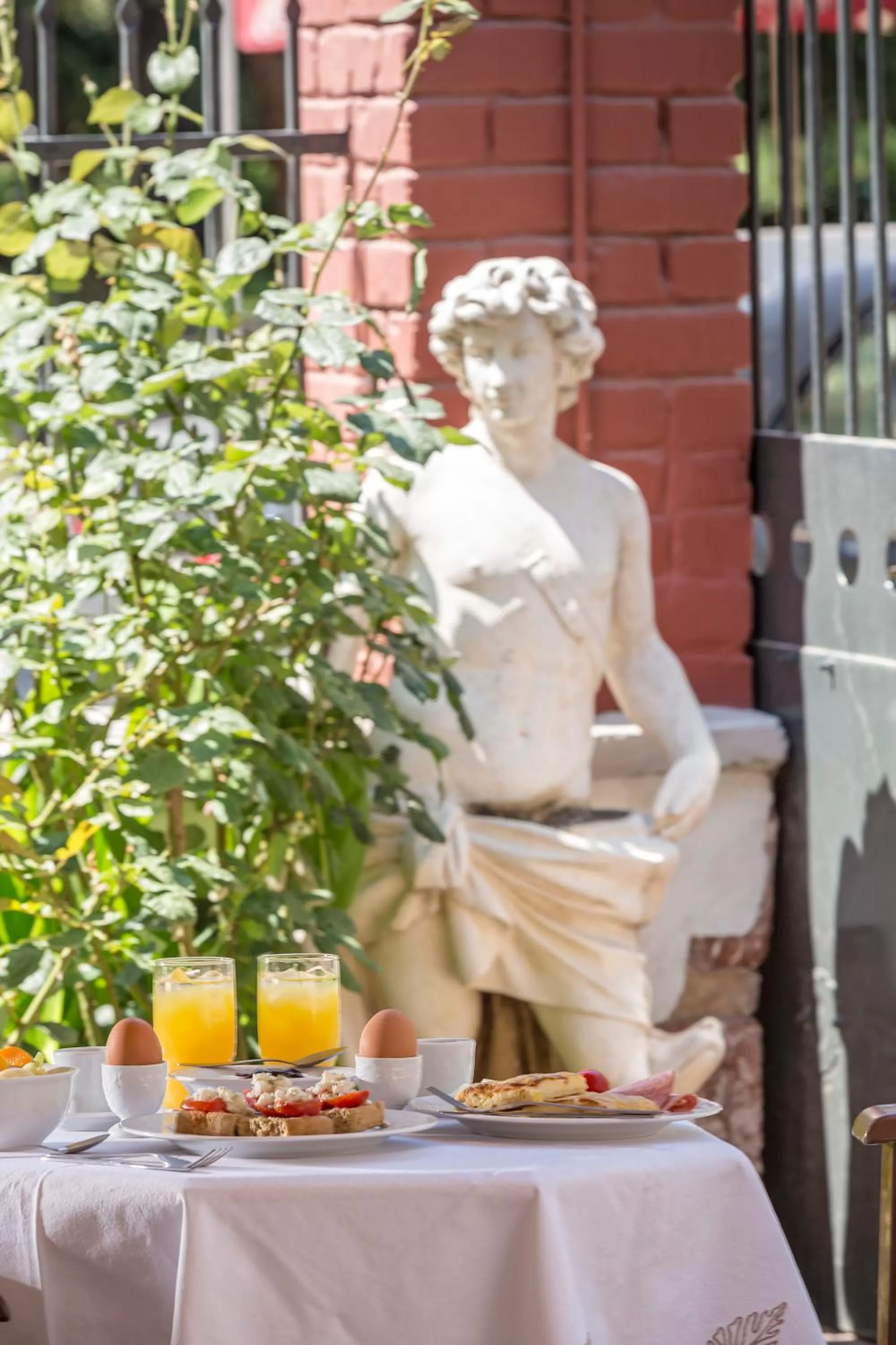 Decorative detail in Nafsimedon Hotel