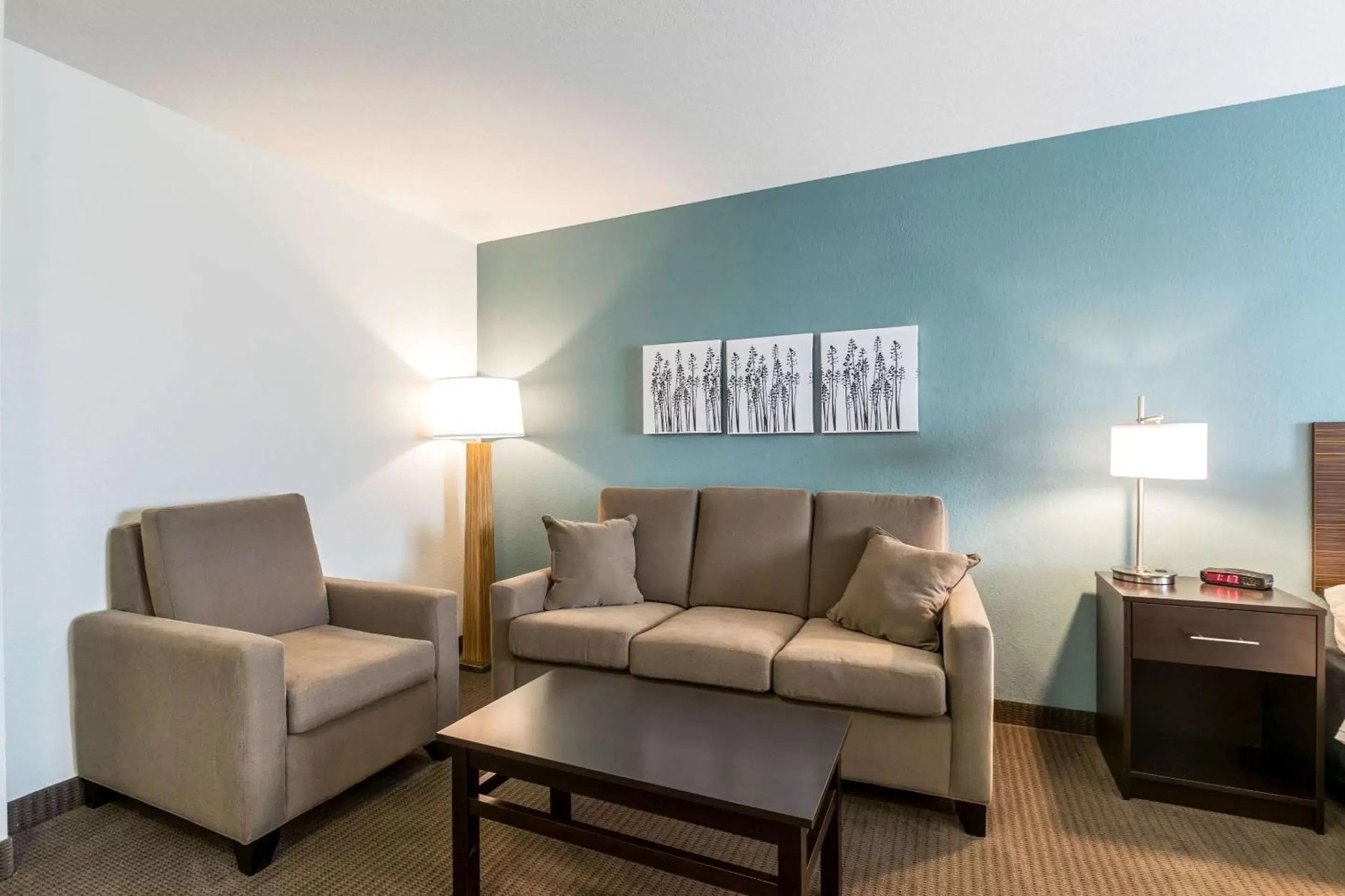 Photo of the whole room, Seating Area in Sleep Inn & Suites West Des Moines near Jordan Creek