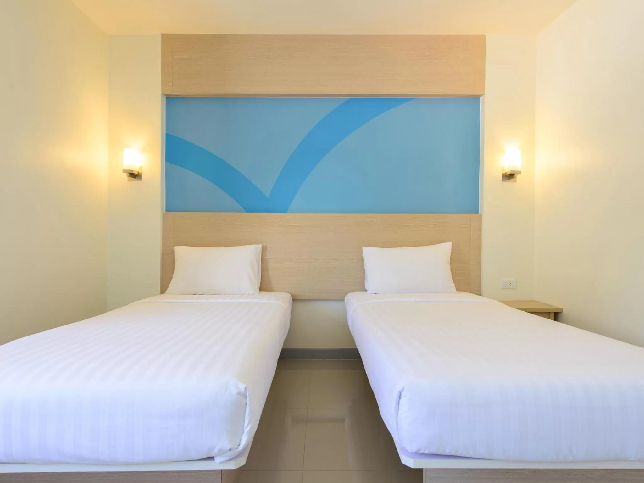 Bedroom, Bed in HOP INN Chonburi
