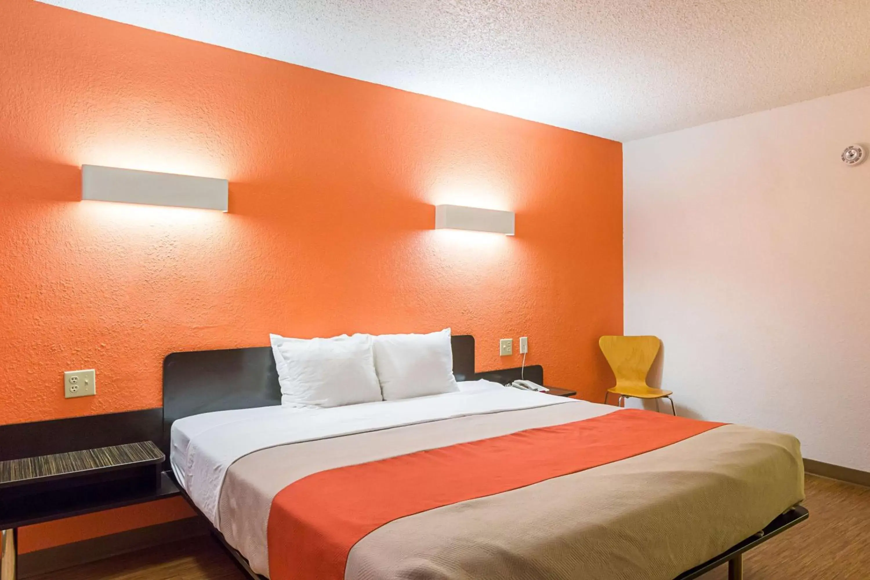 Photo of the whole room, Room Photo in Motel 6-Boerne, TX