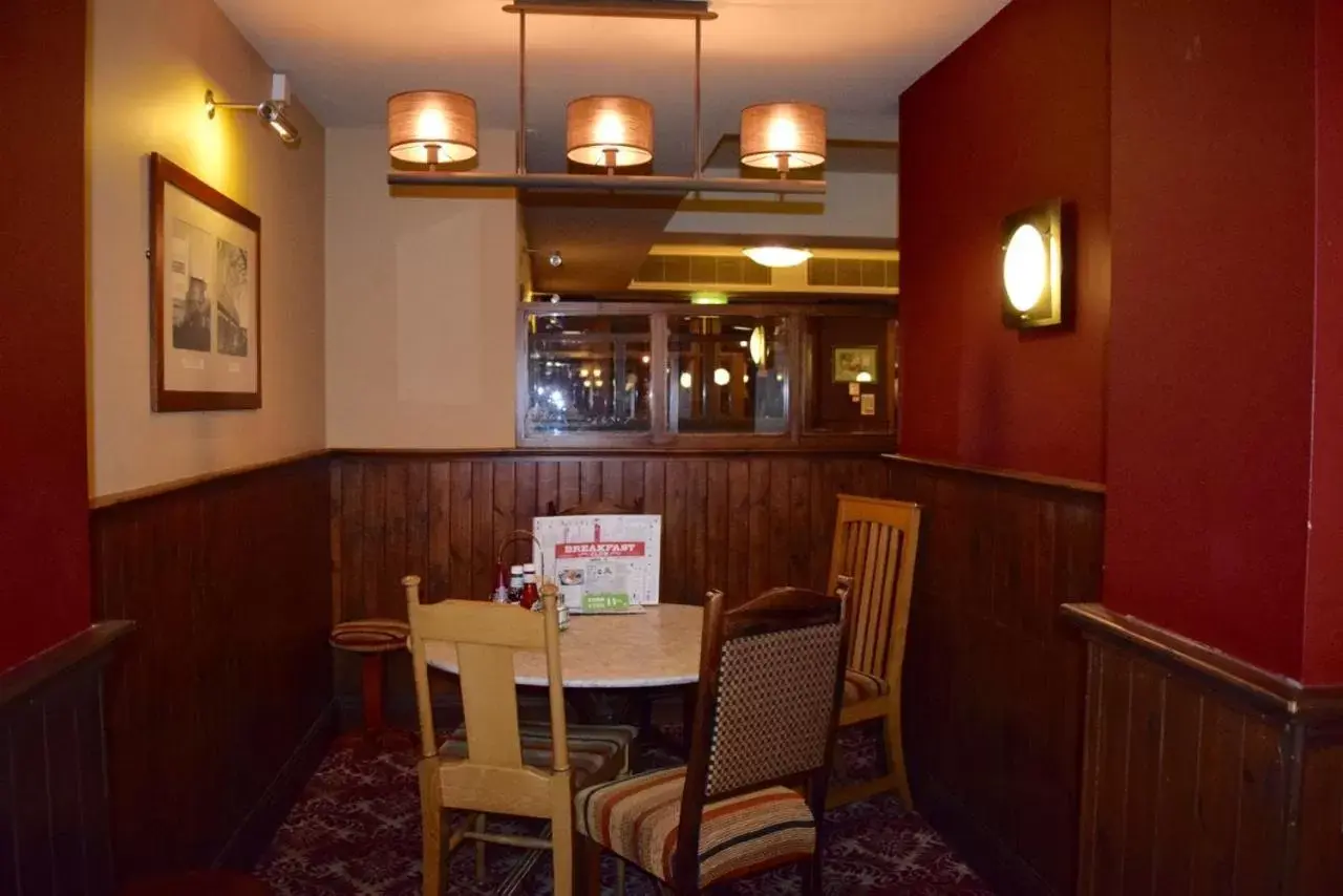 Restaurant/Places to Eat in The Golden Acorn Wetherspoon