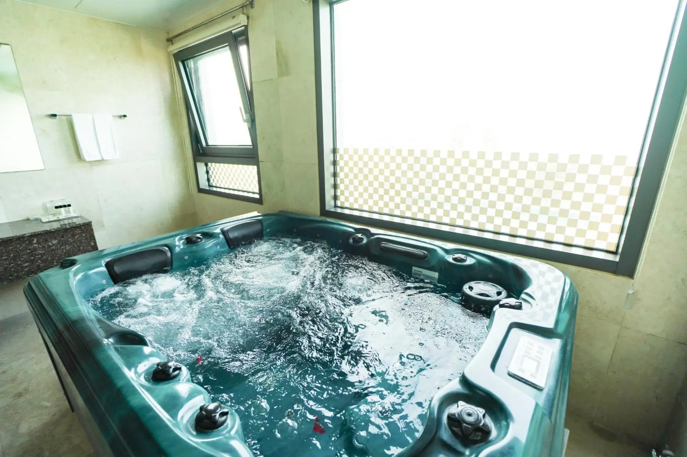 Hot Tub in Uni Hotel Jeju