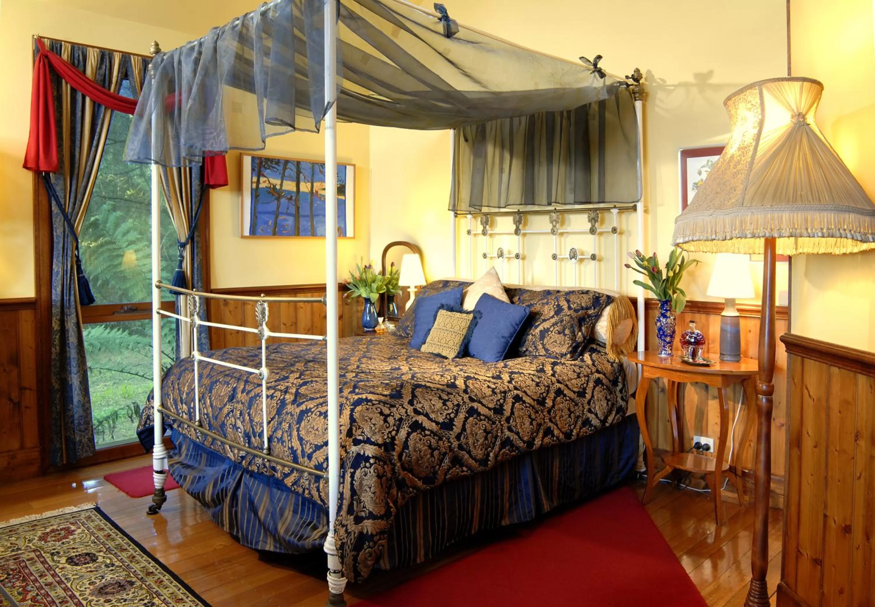 Decorative detail, Bed in Arcadia Cottages