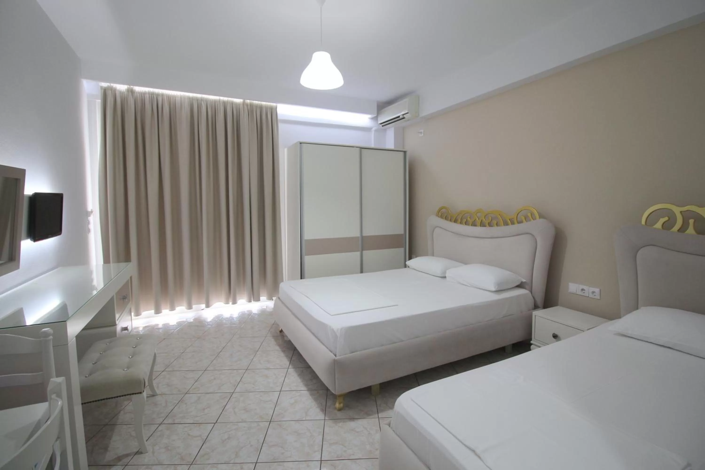 Bed in Murati Suites Sarandë