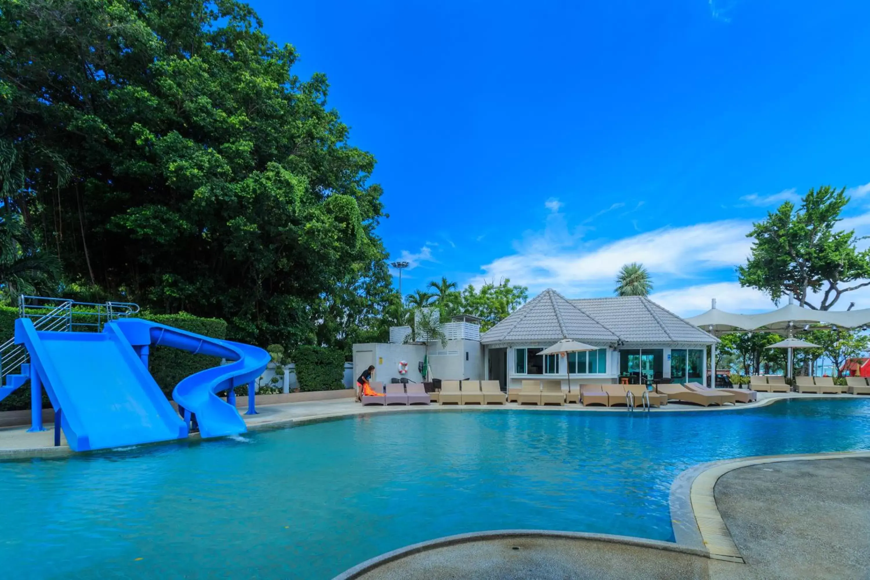 Swimming Pool in Pattaya Discovery Beach Hotel - SHA Extra Plus