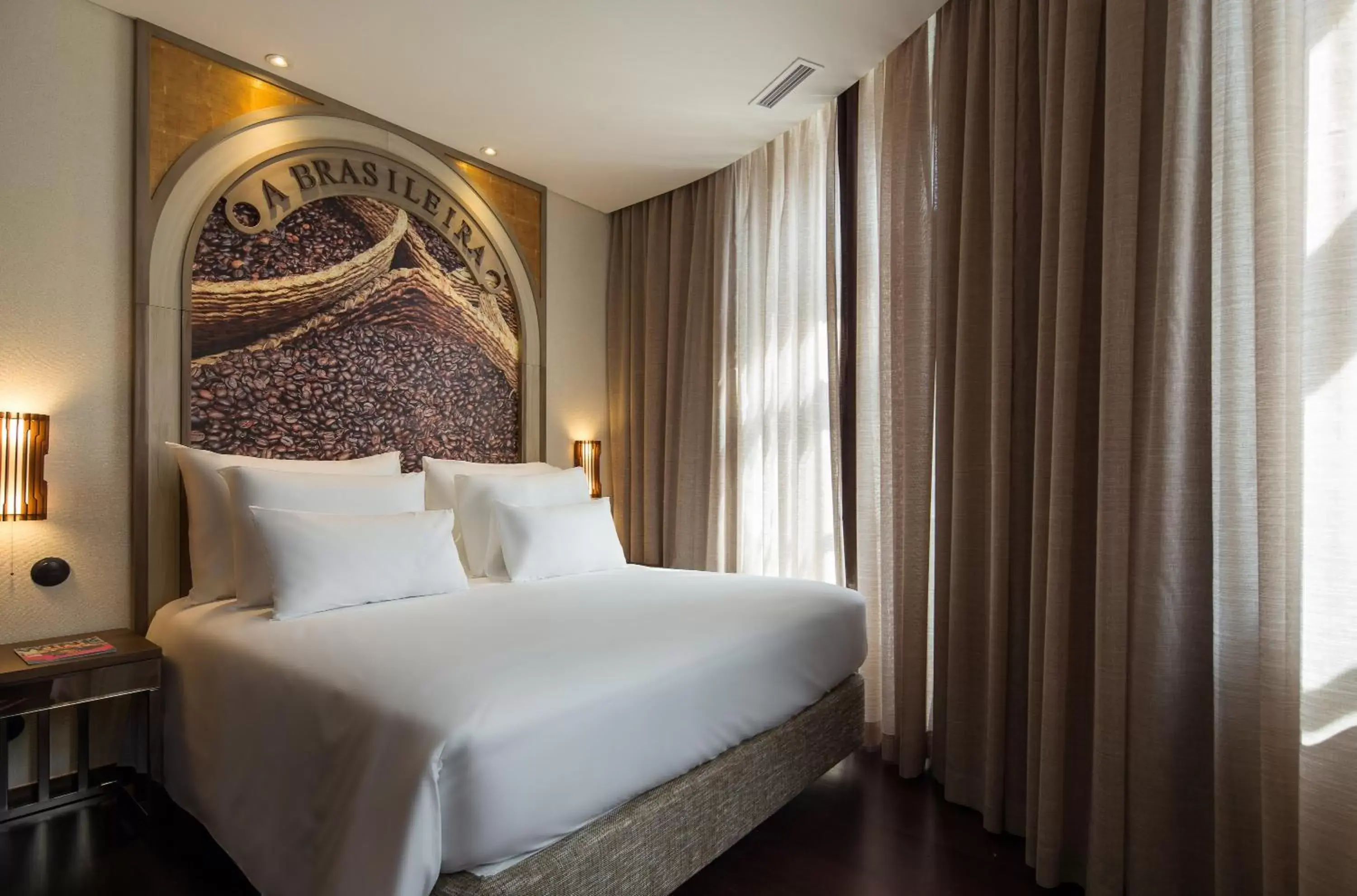 Bed in Pestana Porto - A Brasileira, City Center & Heritage Building