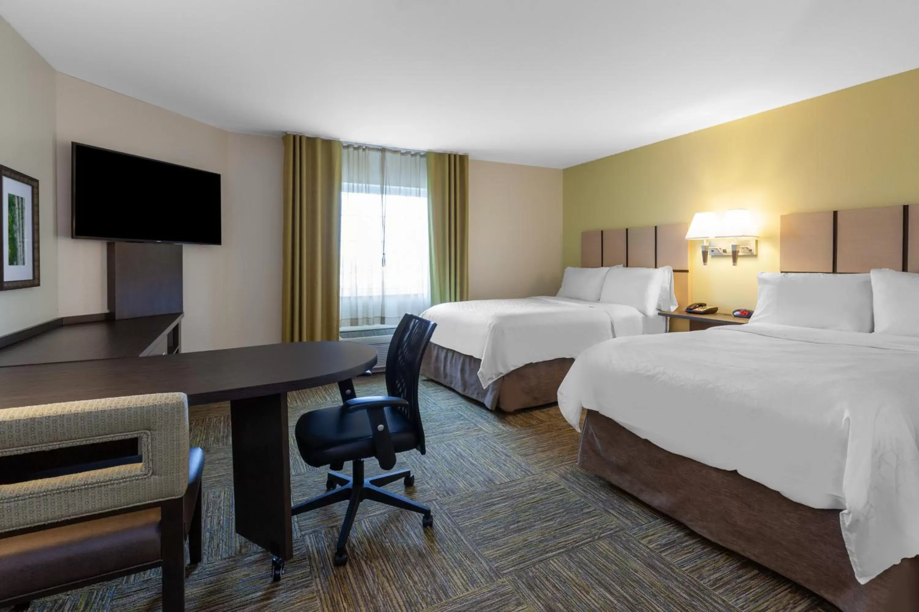 Photo of the whole room, Bed in Candlewood Suites Kalamazoo, an IHG Hotel
