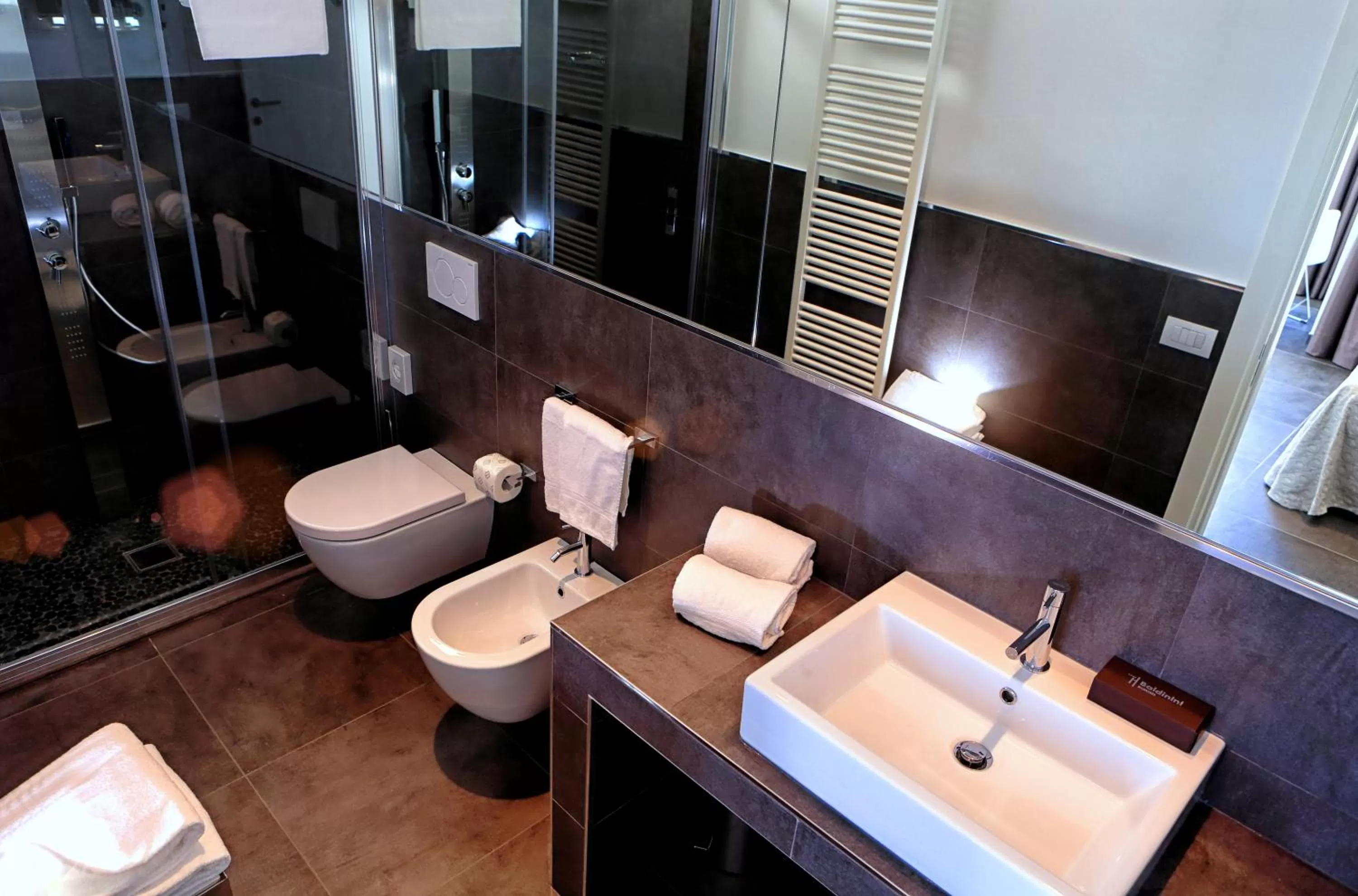 Toilet in Baldinini Hotel