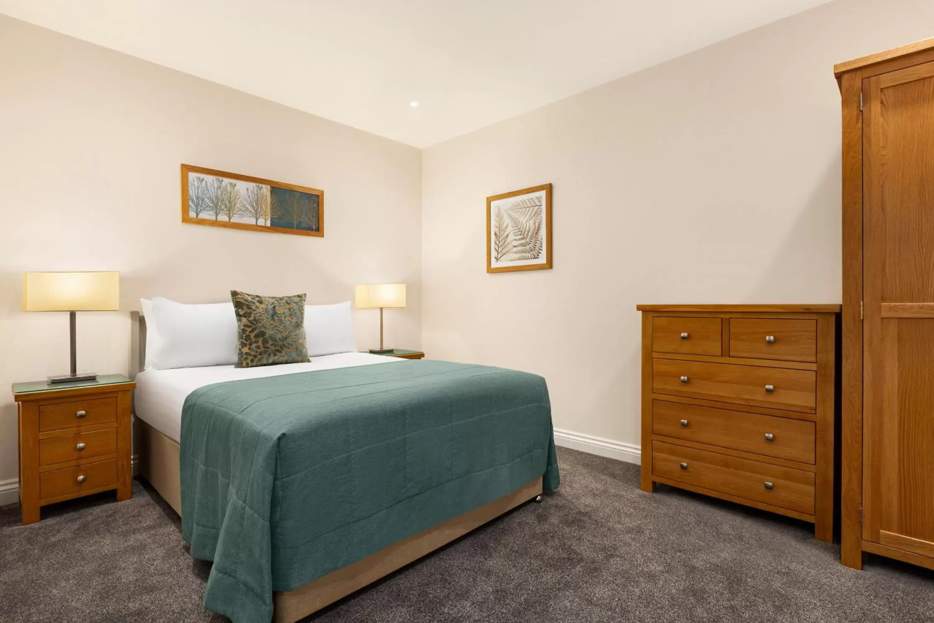 Bedroom, Bed in Wyndham Trenython Manor