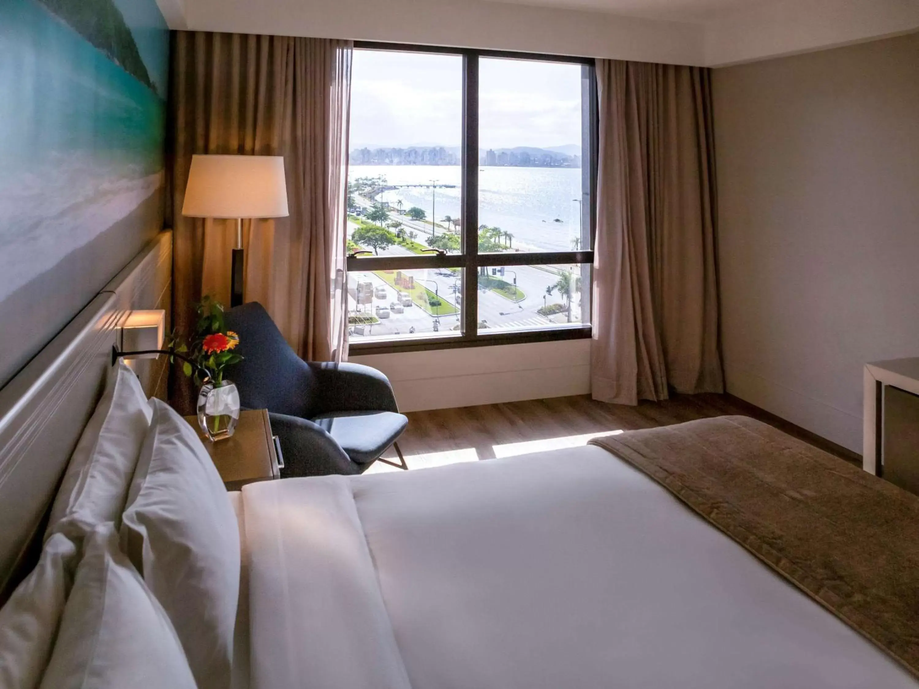 Photo of the whole room, Bed in Novotel Florianopolis