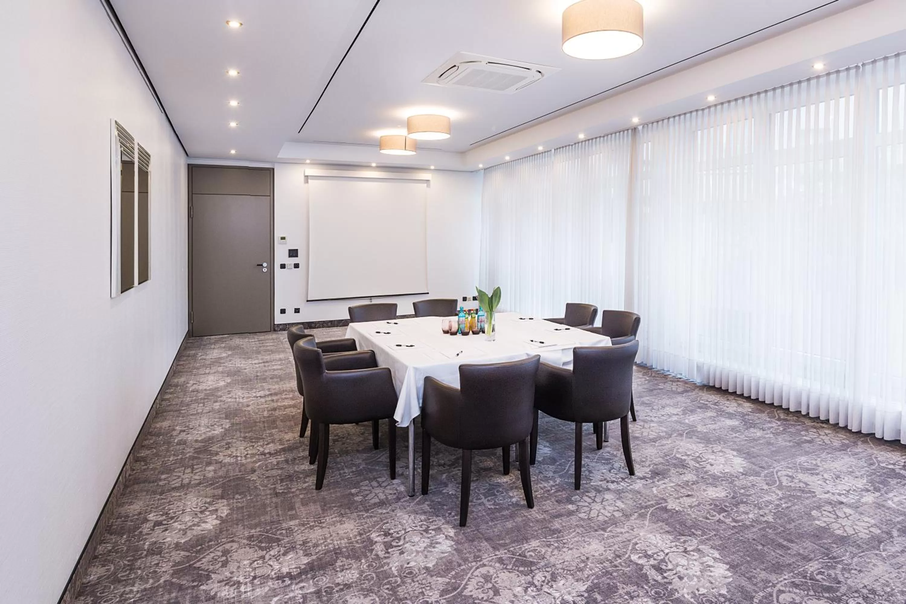 Dining area in Hotel Plaza