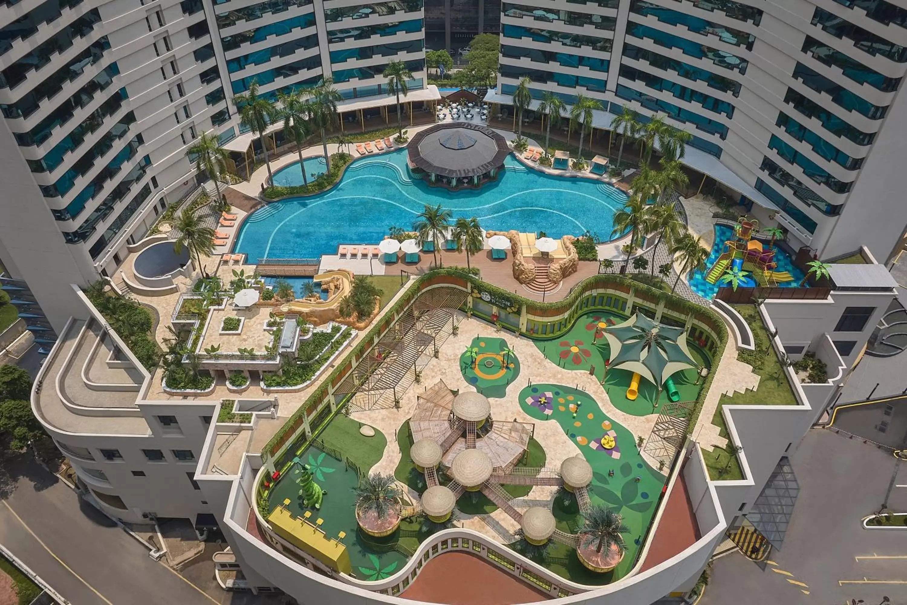 Swimming pool, Bird's-eye View in Renaissance Kuala Lumpur Hotel & Convention Centre
