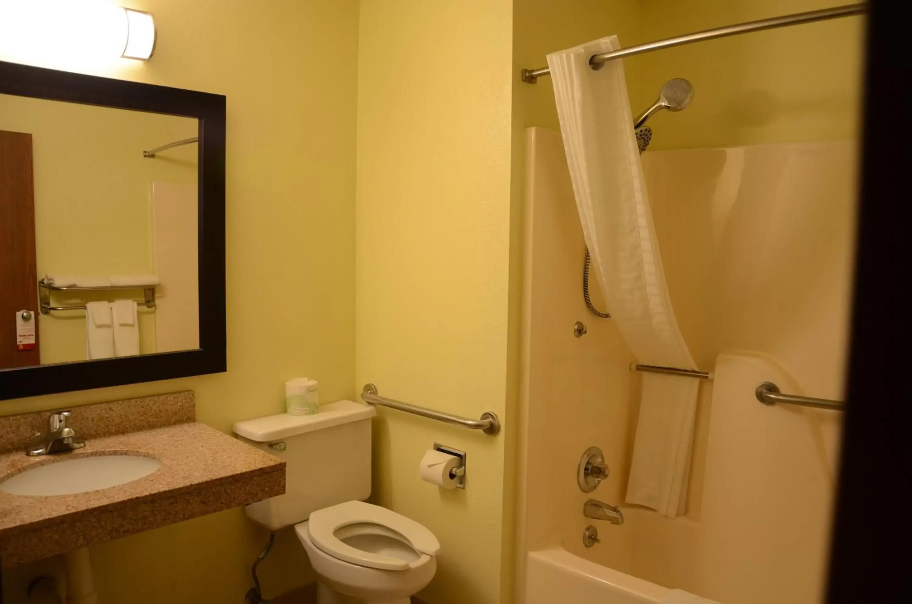 Bathroom in Super 8 by Wyndham Oskaloosa IA