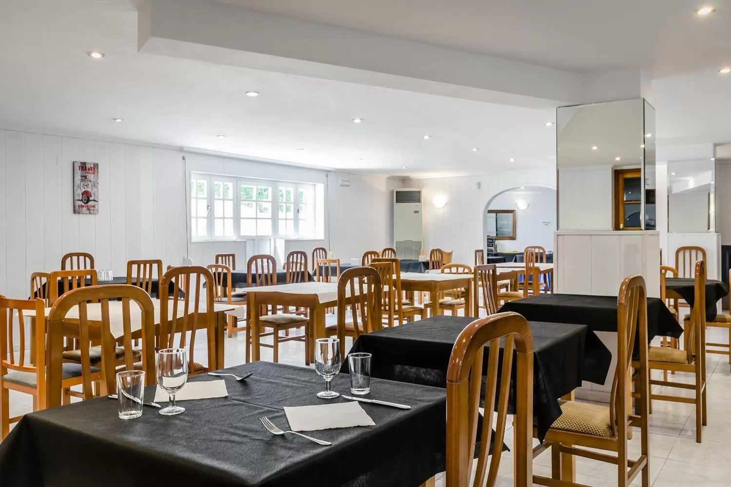 Restaurant/Places to Eat in Hotel Surfances