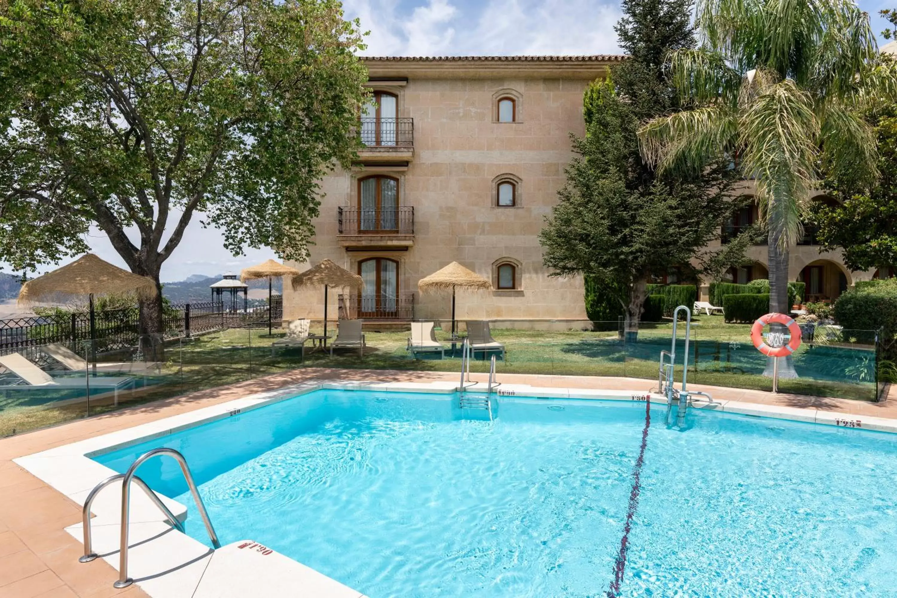 Property building, Swimming Pool in Parador de Ronda