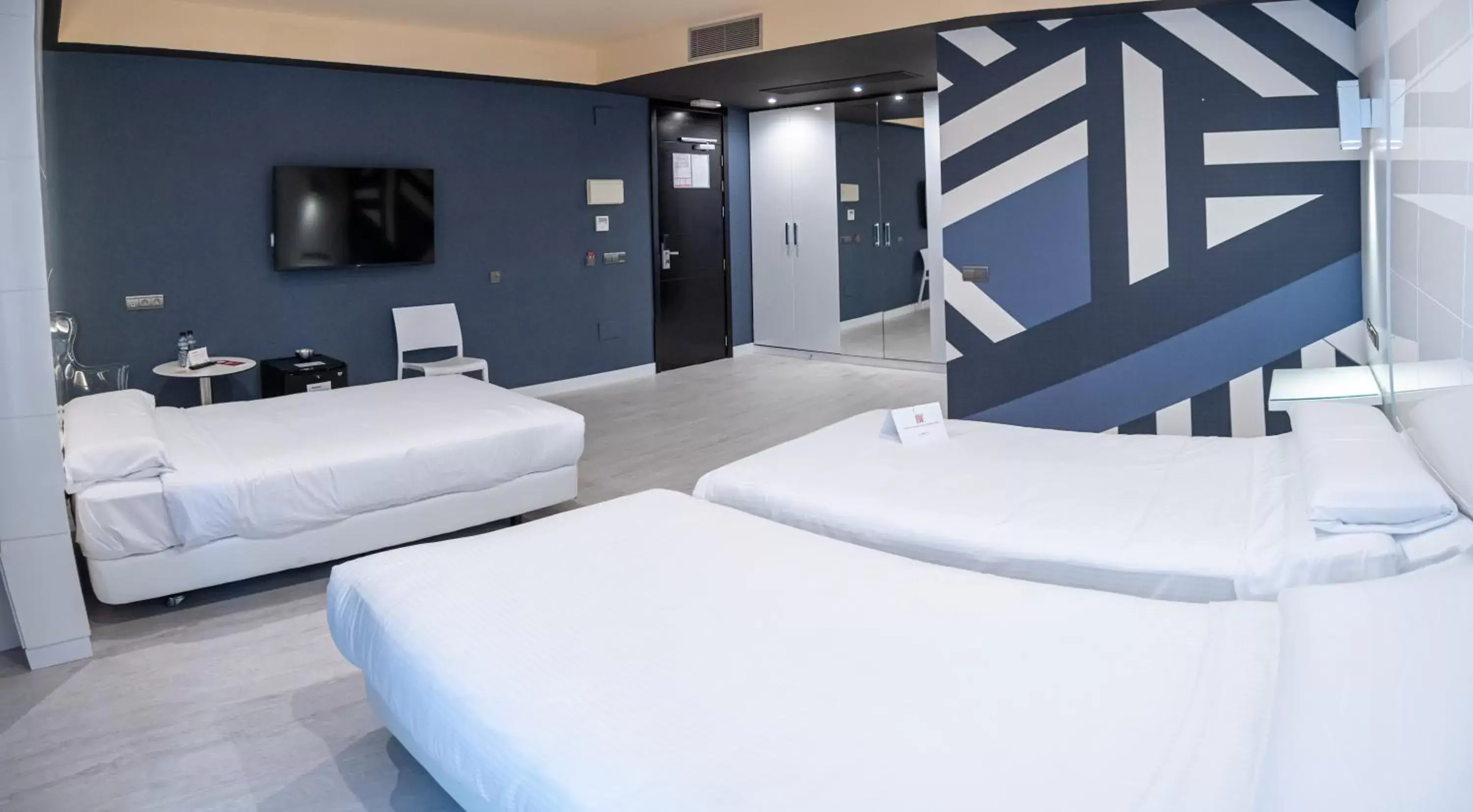 Bed in Hotel Málaga Nostrum Airport