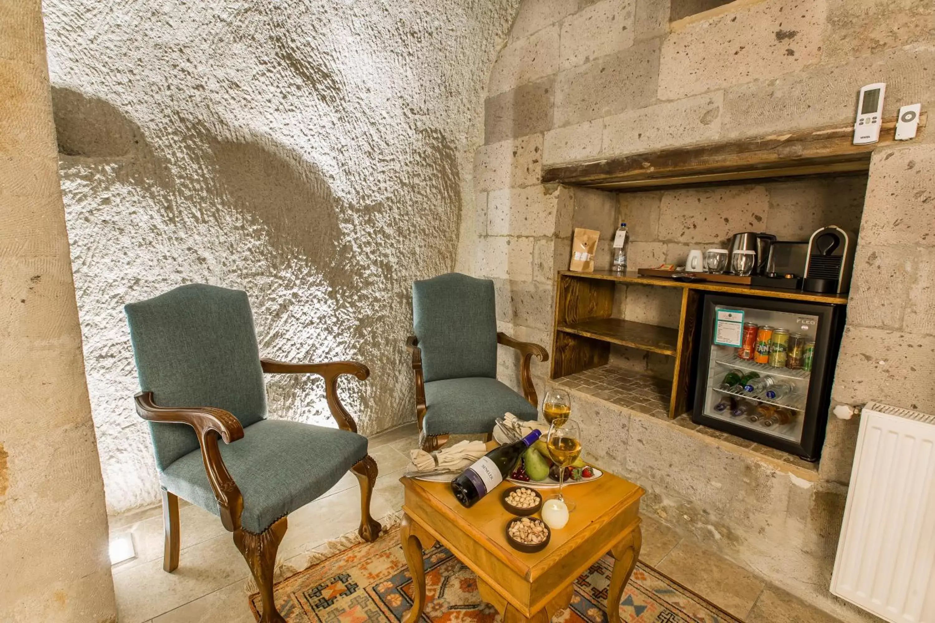 Coffee/tea facilities in Imperial Cave Suites & Spa