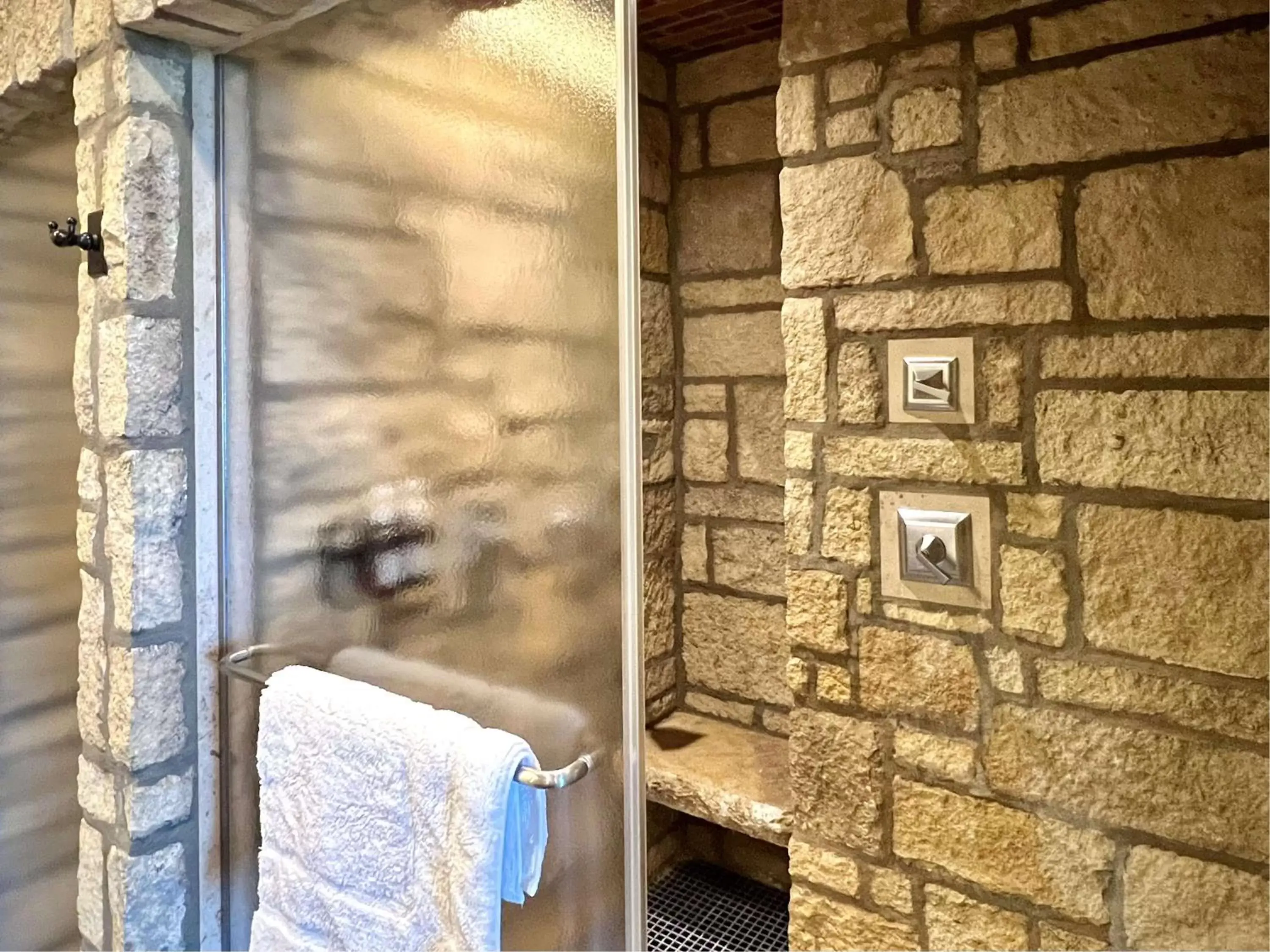 Bathroom in The Oread Lawrence, Tapestry Collection by Hilton
