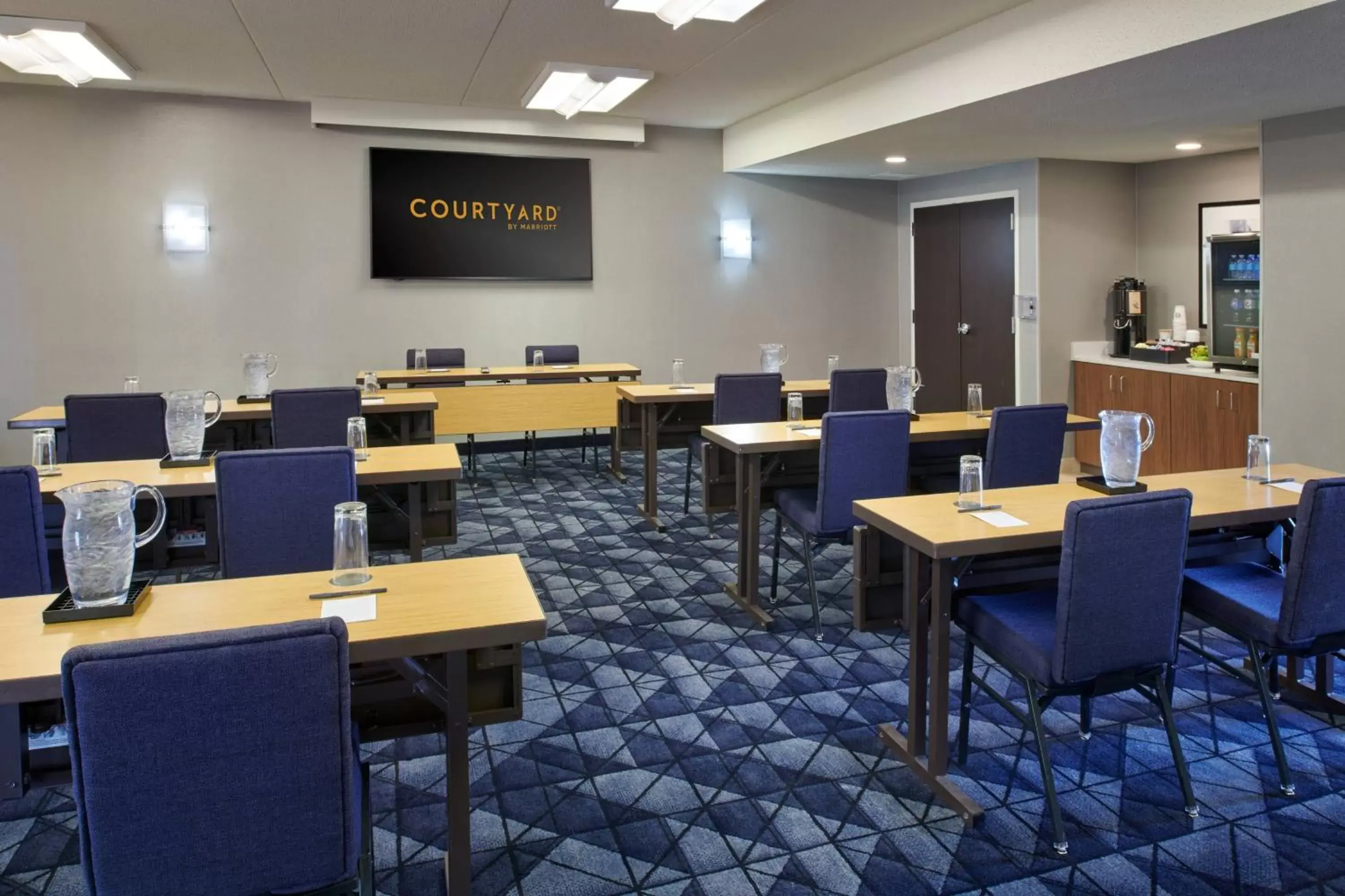 Meeting/conference room, Restaurant/Places to Eat in Courtyard Chicago Lincolnshire