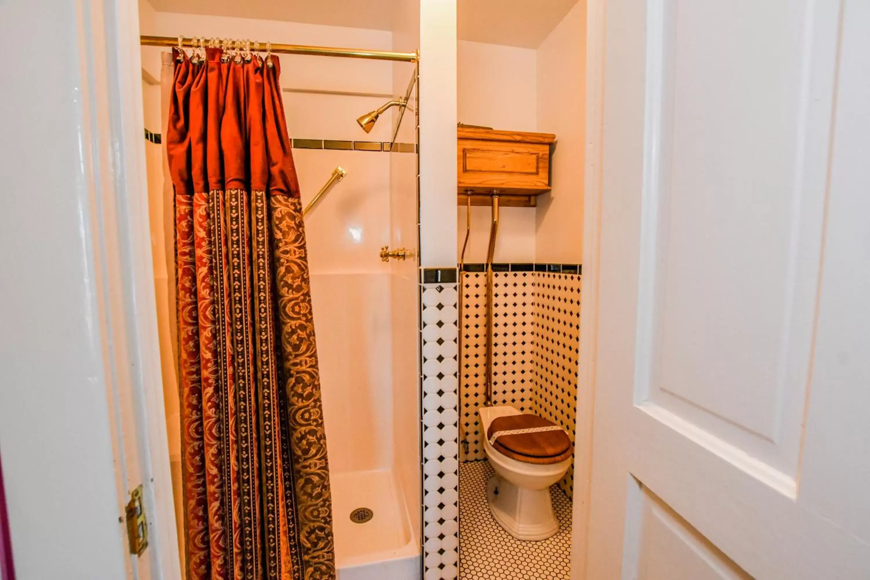 Shower, Bathroom in Irma Hotel