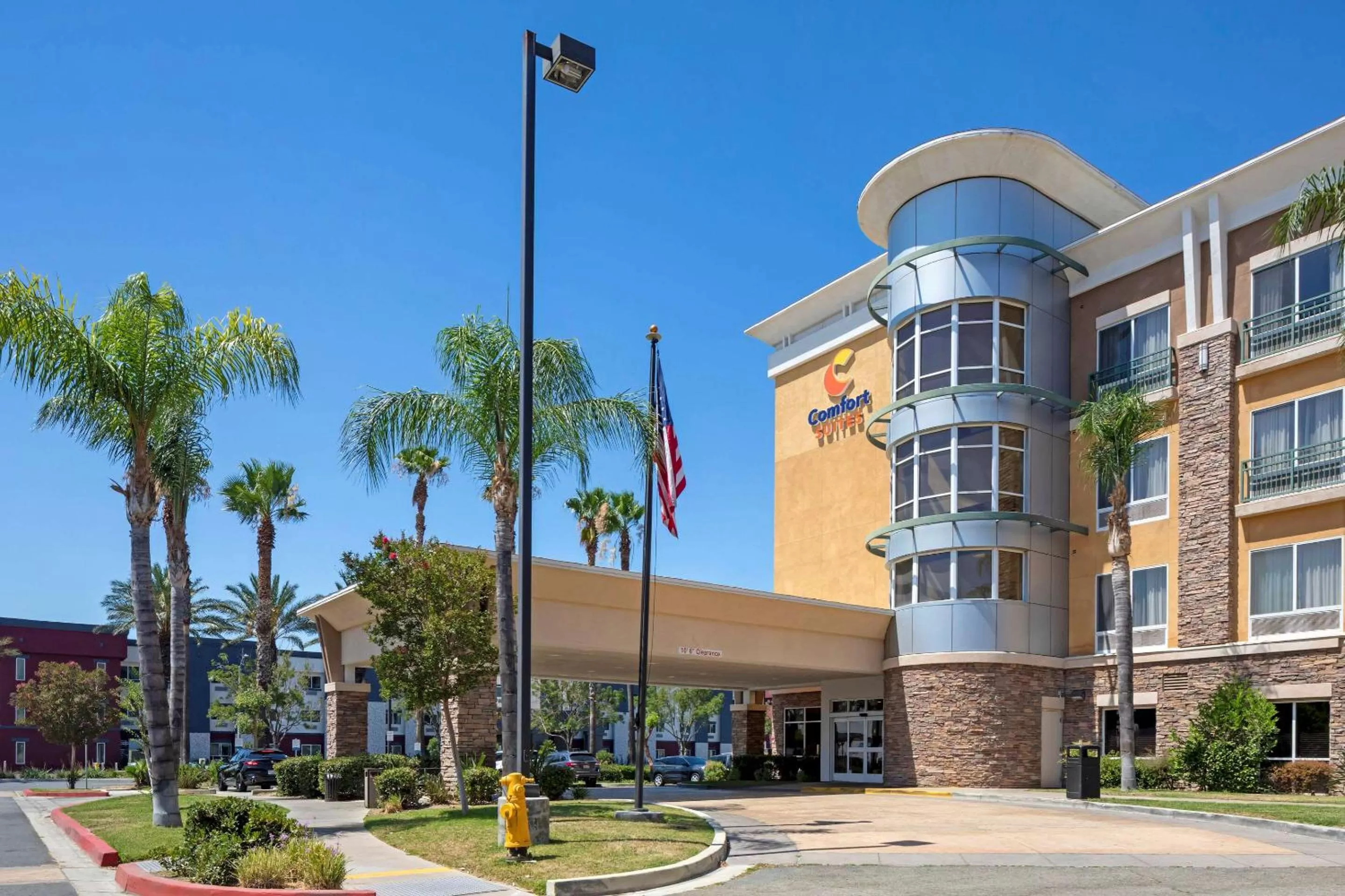 Property building in Comfort Suites Ontario Airport Convention Center