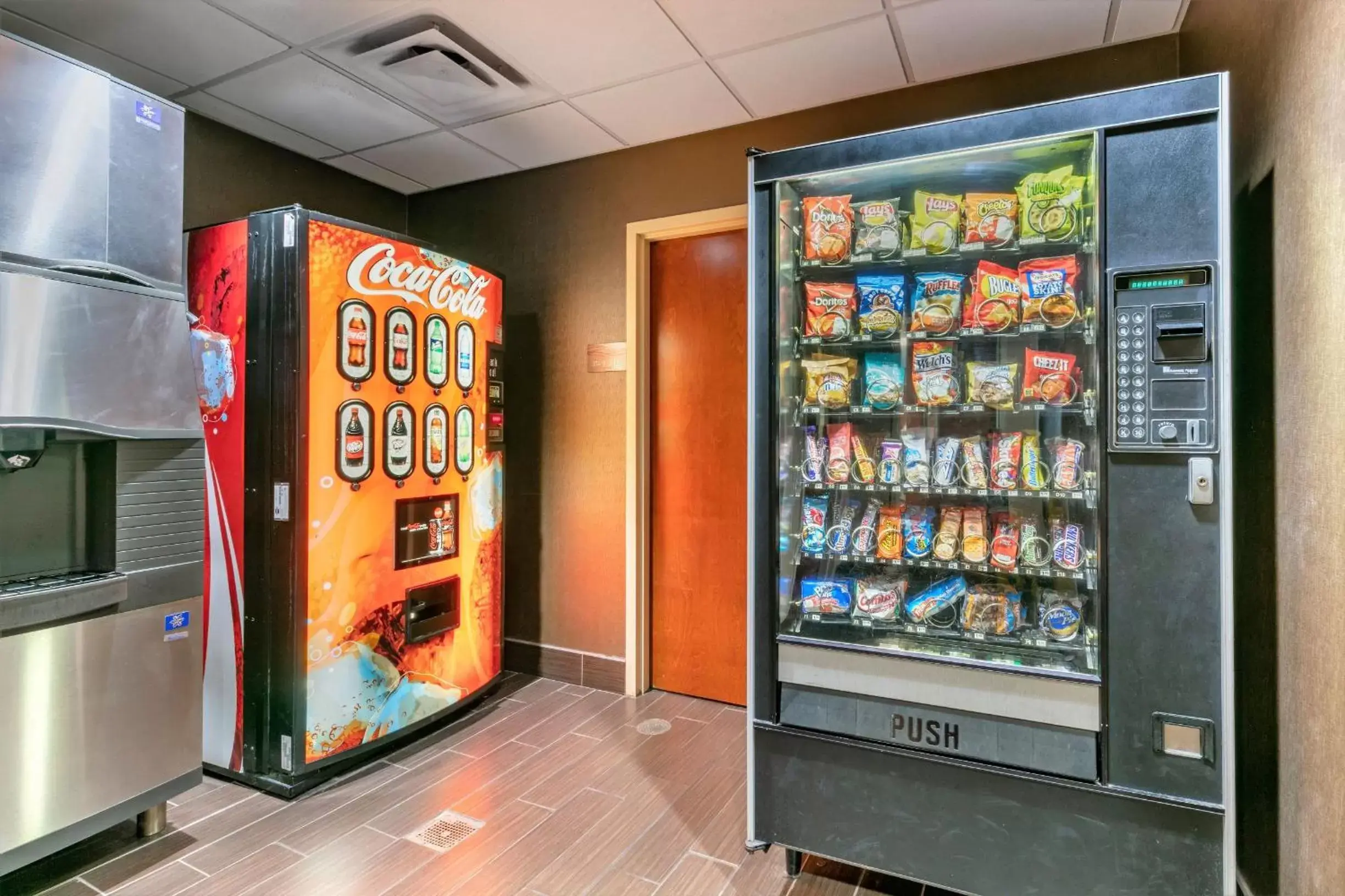 vending machine, Supermarket/Shops in Comfort Inn Powell - Knoxville North