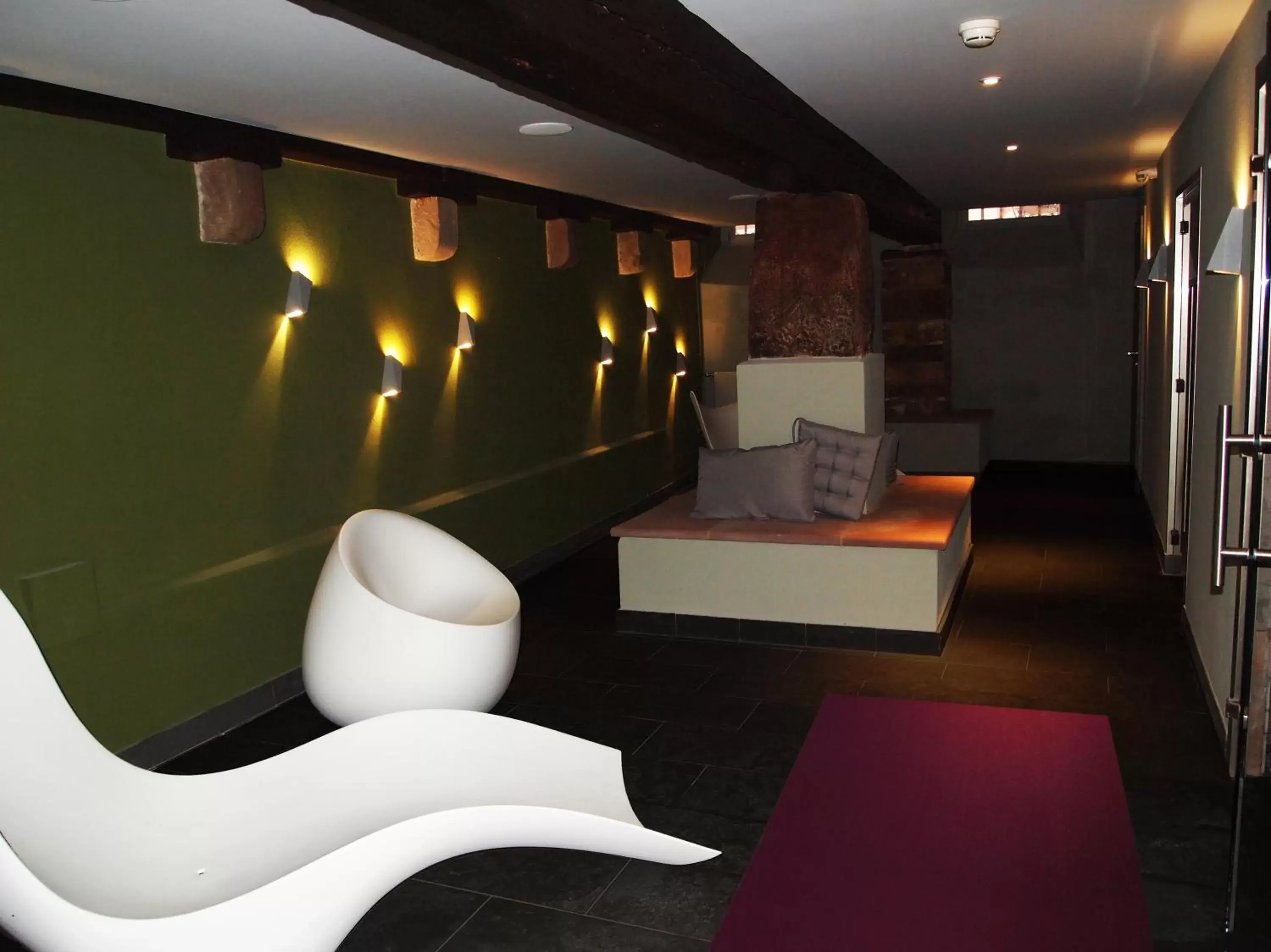 Massage, Lobby/Reception in Hotel Restaurant Au Cerf d'Or