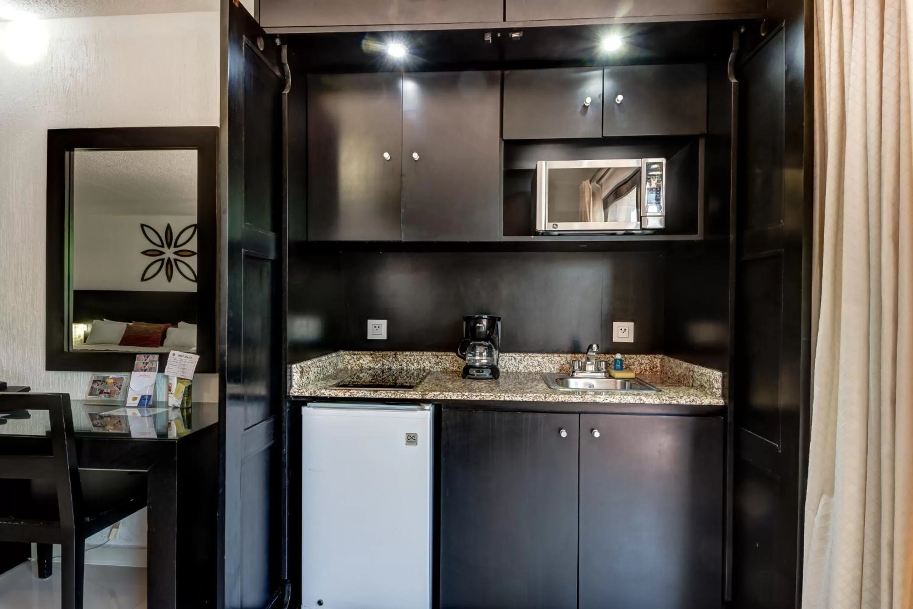 Kitchen or kitchenette in Suites Corazon