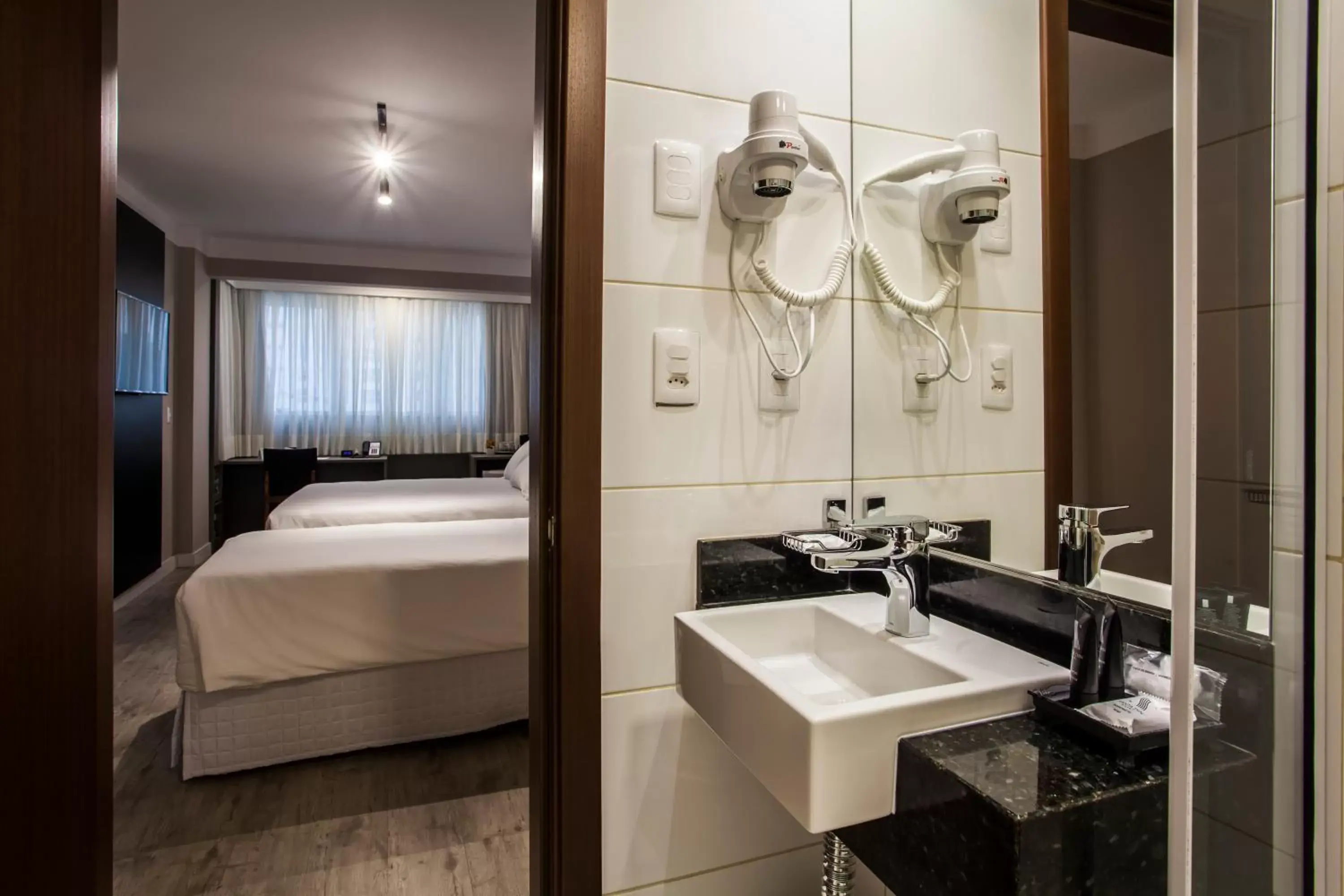 Bedroom, Bathroom in Santa Inn Hotel