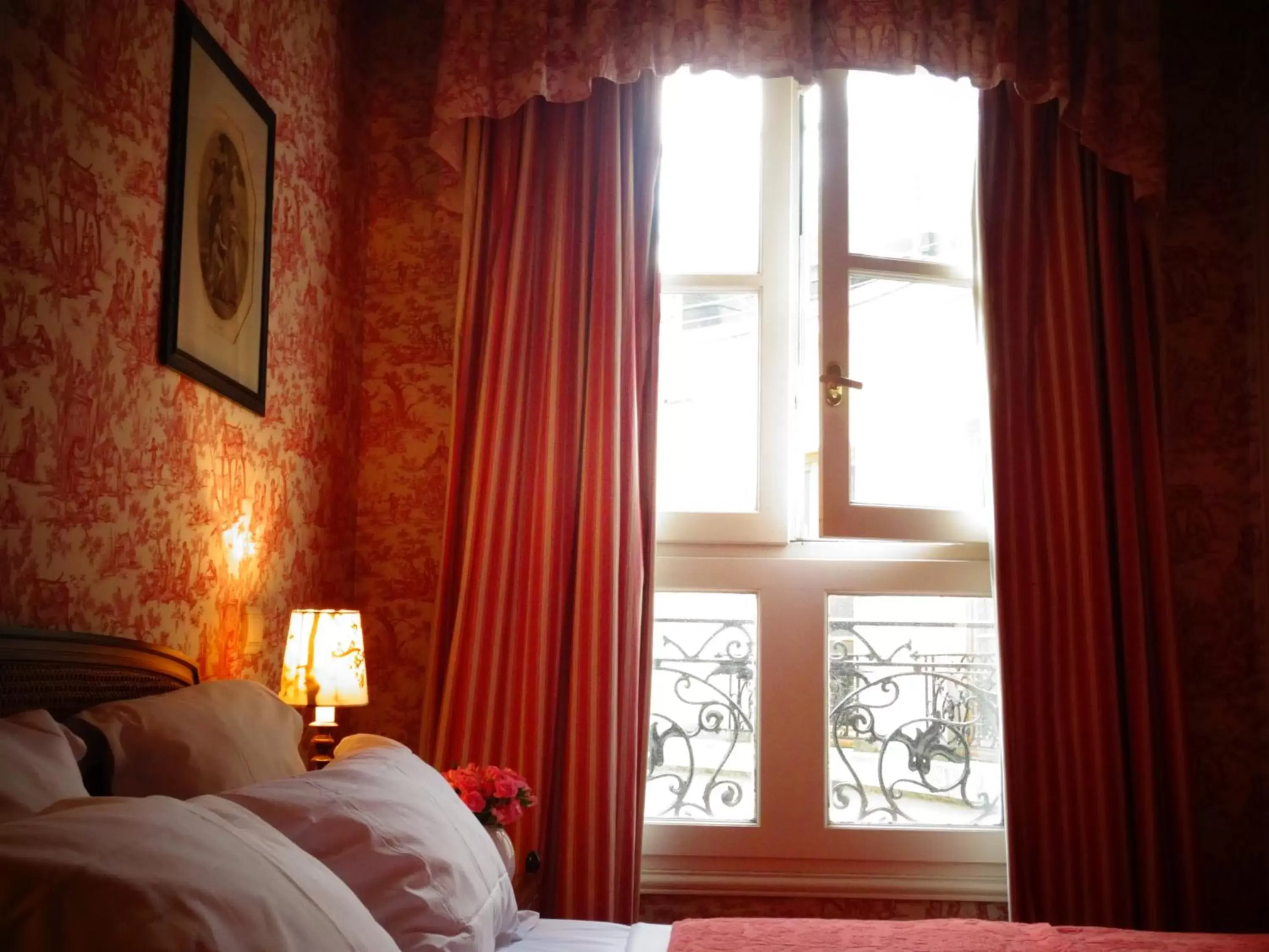 Bedroom in HOTEL PRINCE DE CONTI