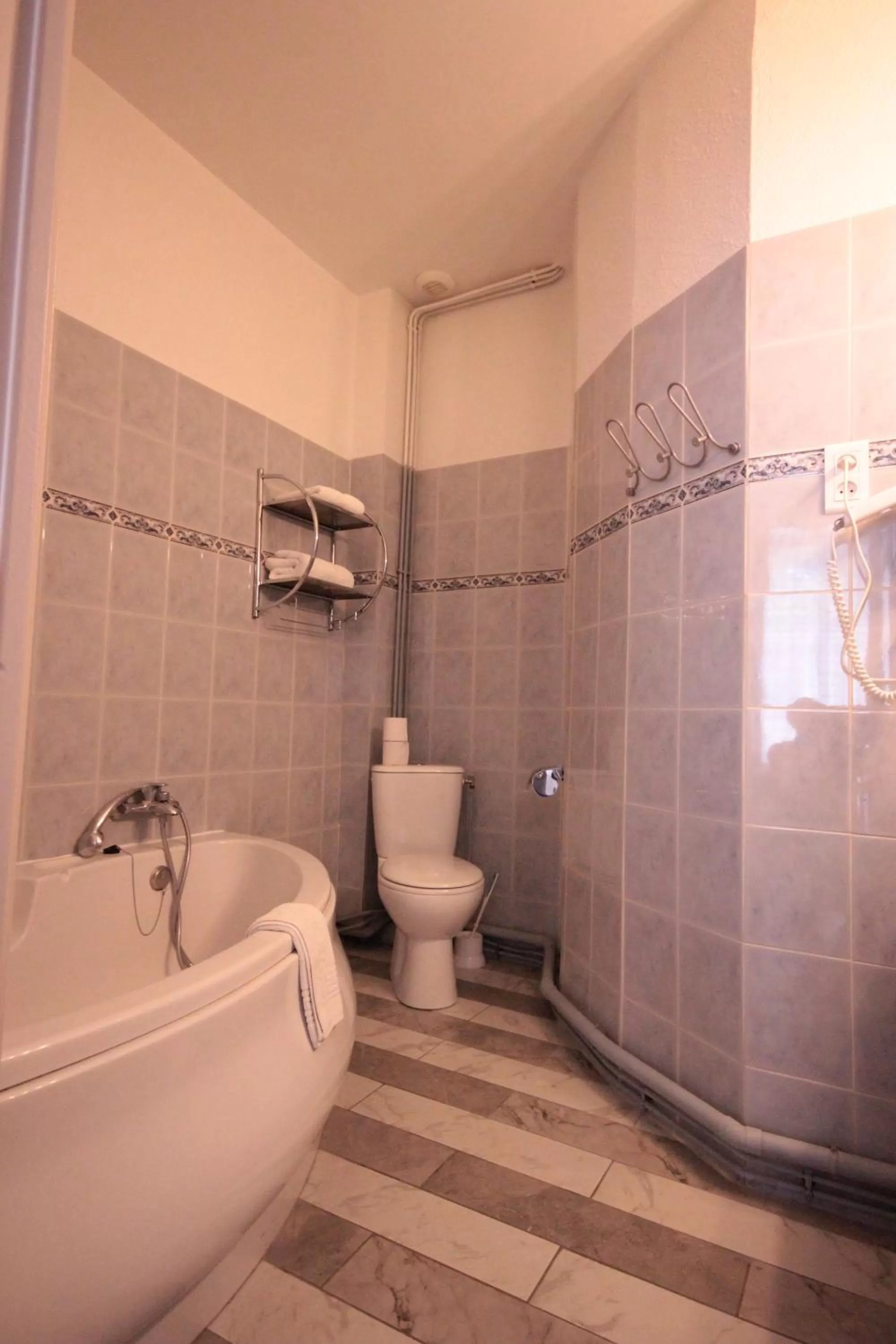 Bathroom in Hôtel Des Arts, Artisanal et Indépendant