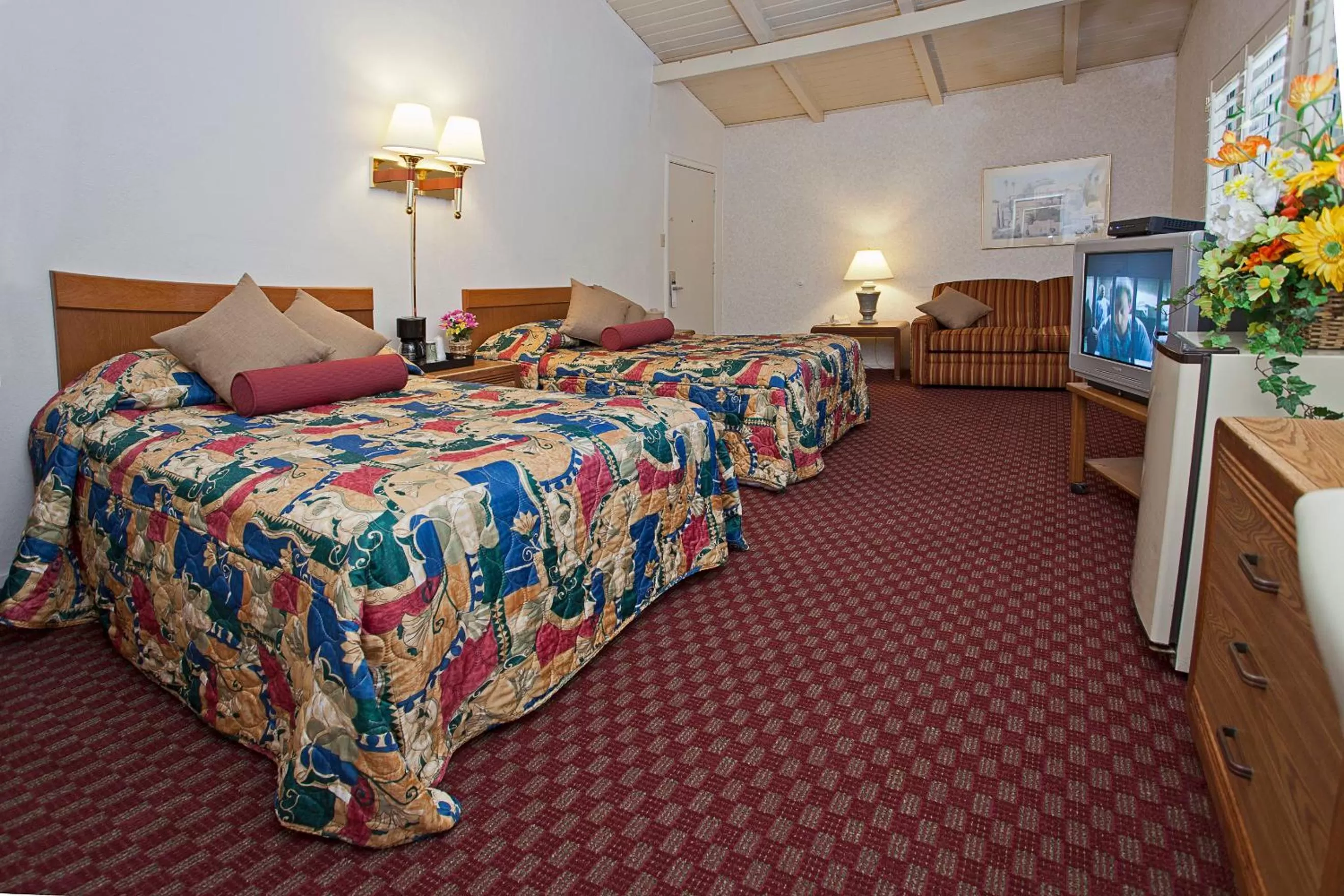 Family, Bed in Town House Motel