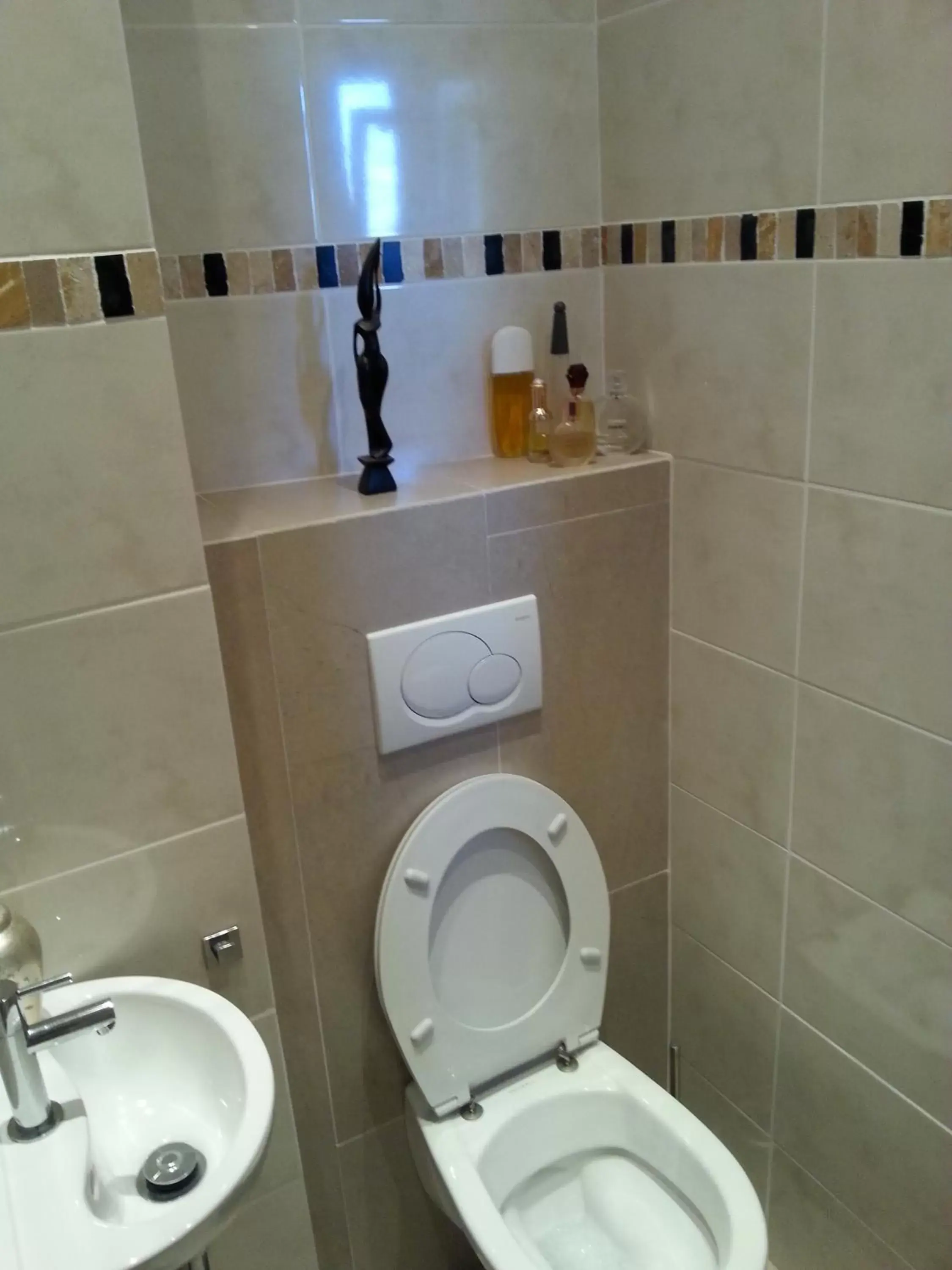 Property building, Bathroom in B&B Bosrand