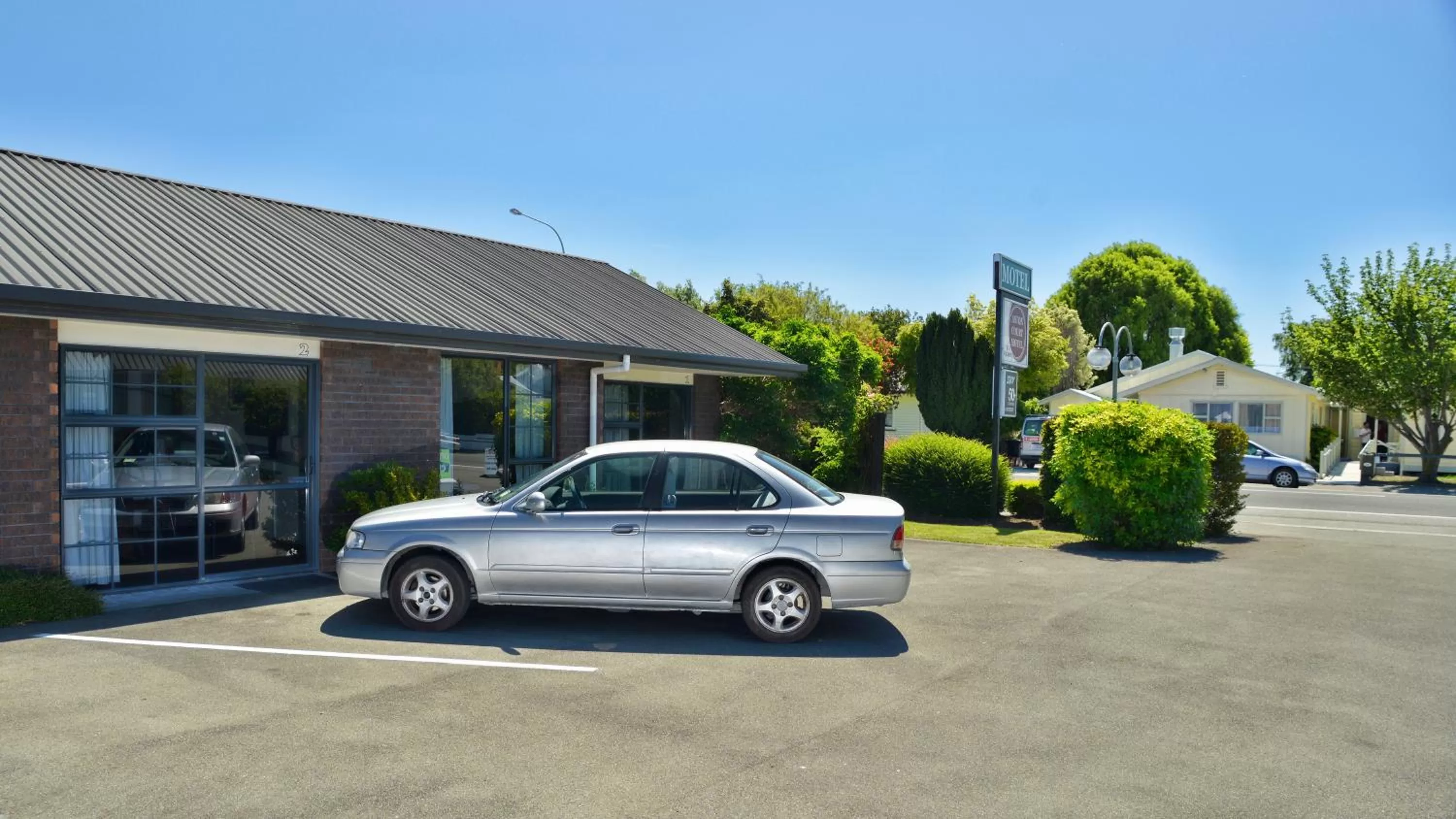 Facade/entrance in Aston Court Motel