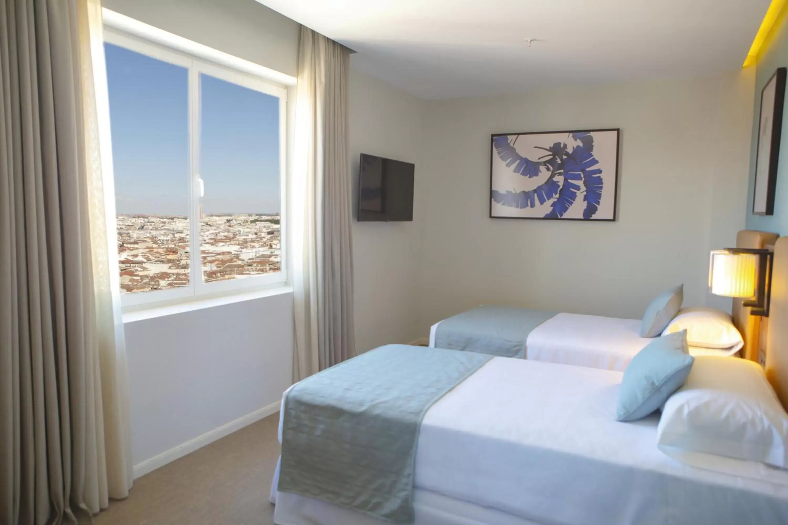 Photo of the whole room, Bed in Riu Plaza España