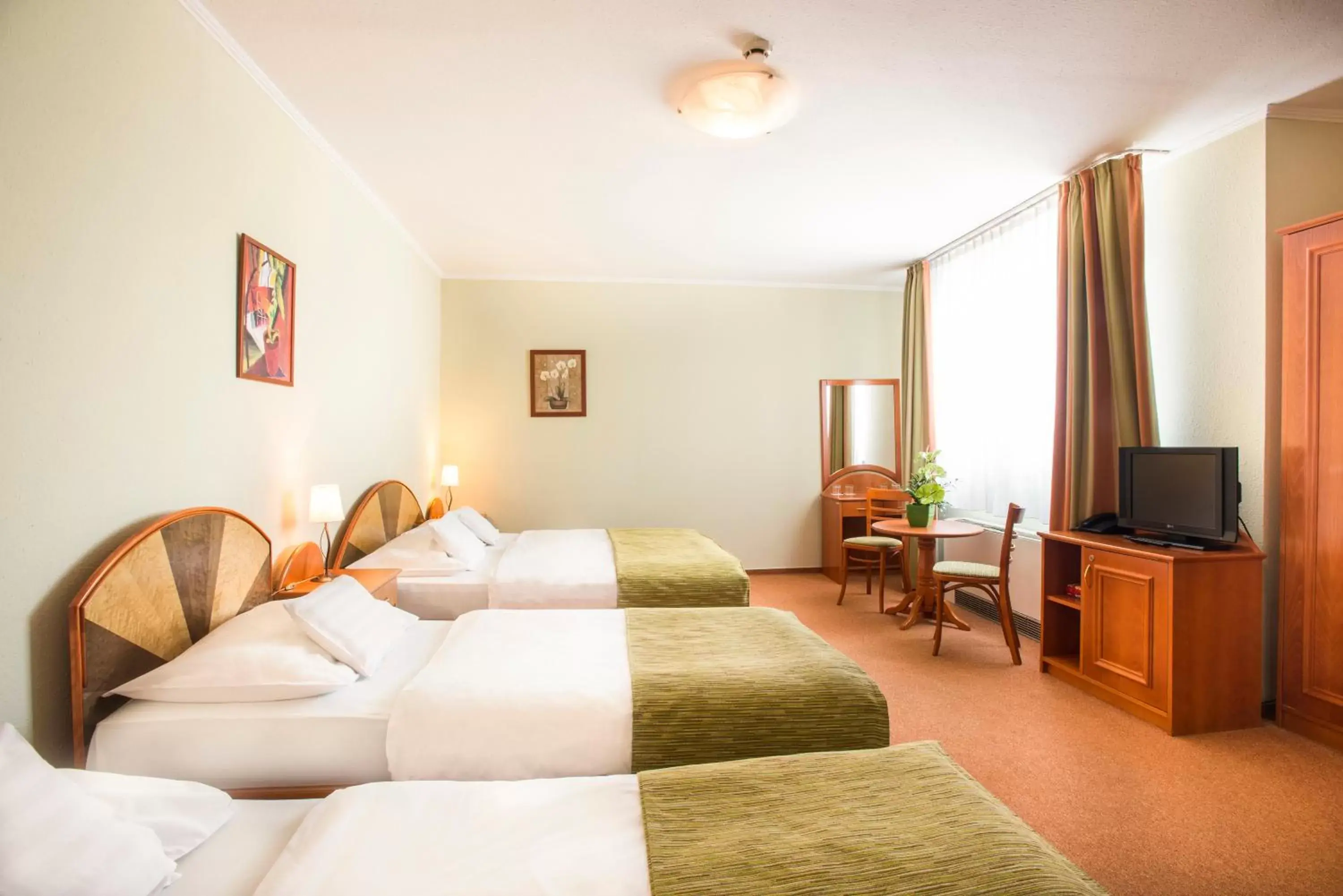 Bedroom, Room Photo in Baross City Hotel - Budapest