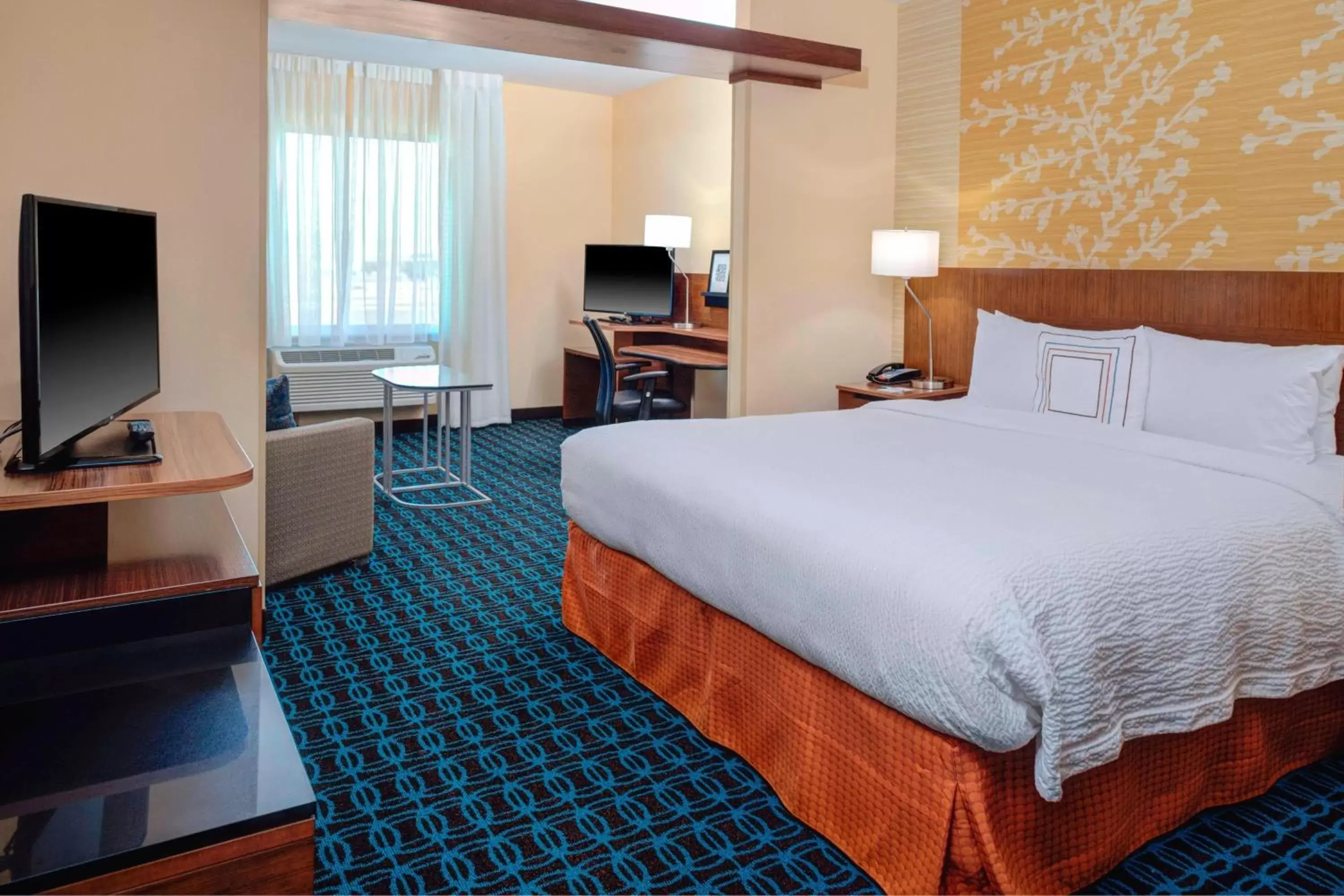 Photo of the whole room, Bed in Fairfield Inn & Suites by Marriott Hollister