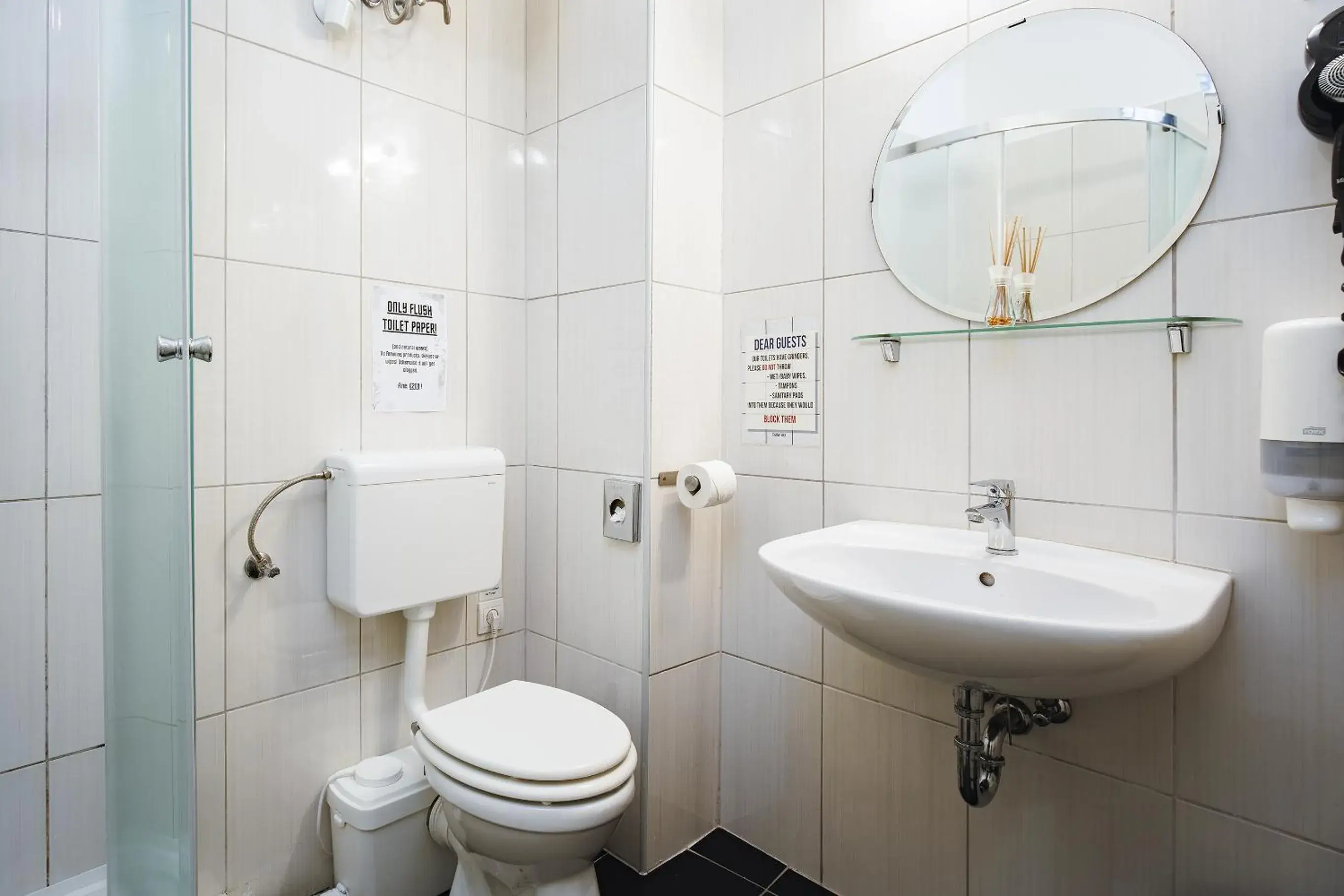 Bathroom in Maverick Hostel & Ensuites