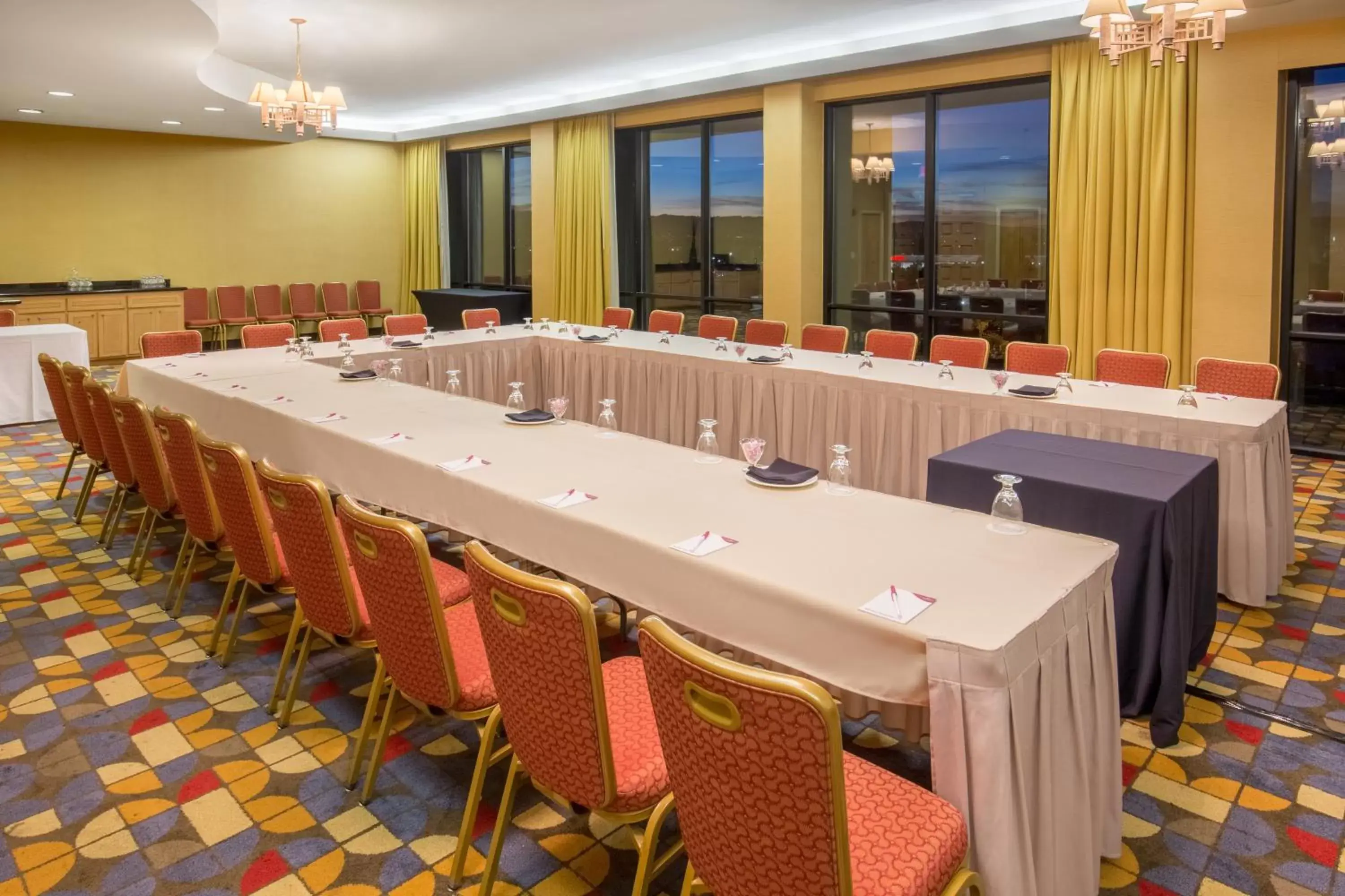 Meeting/conference room in Crowne Plaza Hotel Foster City-San Mateo, an IHG Hotel