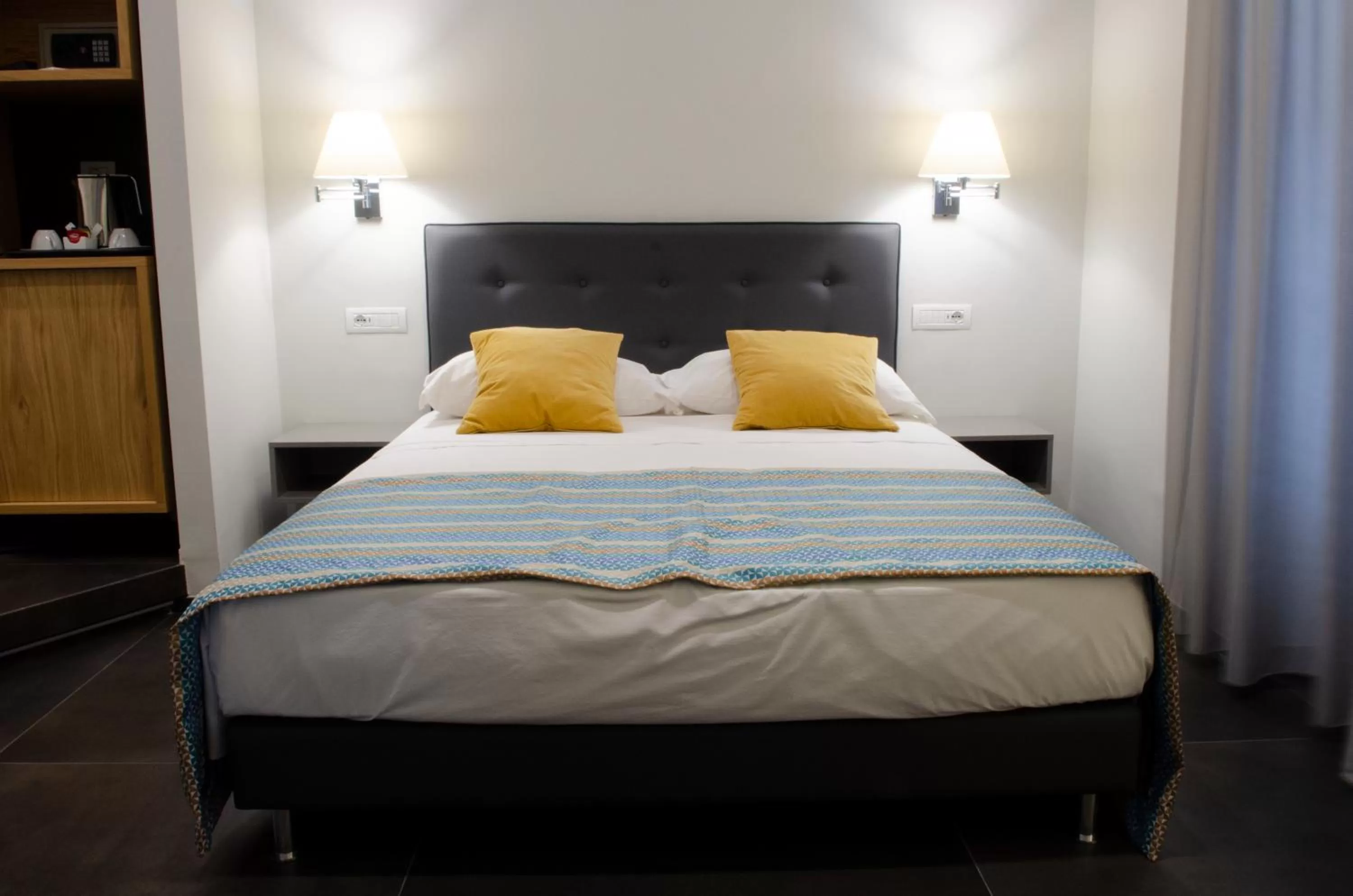 Bedroom, Bed in Napoli Svelata